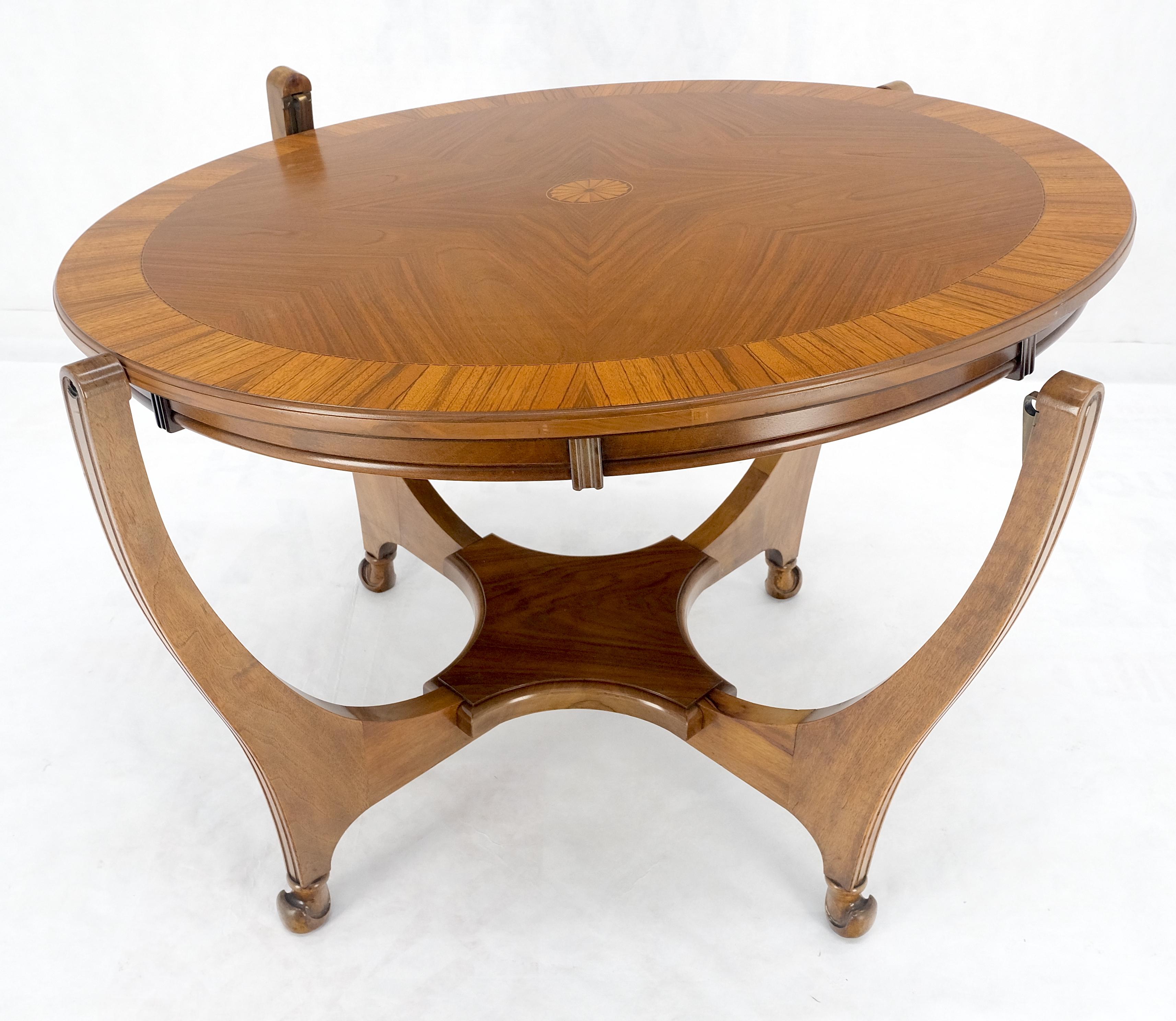 Runde Flip Top Art Nouveau Deco Banded Carved Nussbaum Spieltisch MINT! im Zustand „Gut“ im Angebot in Rockaway, NJ
