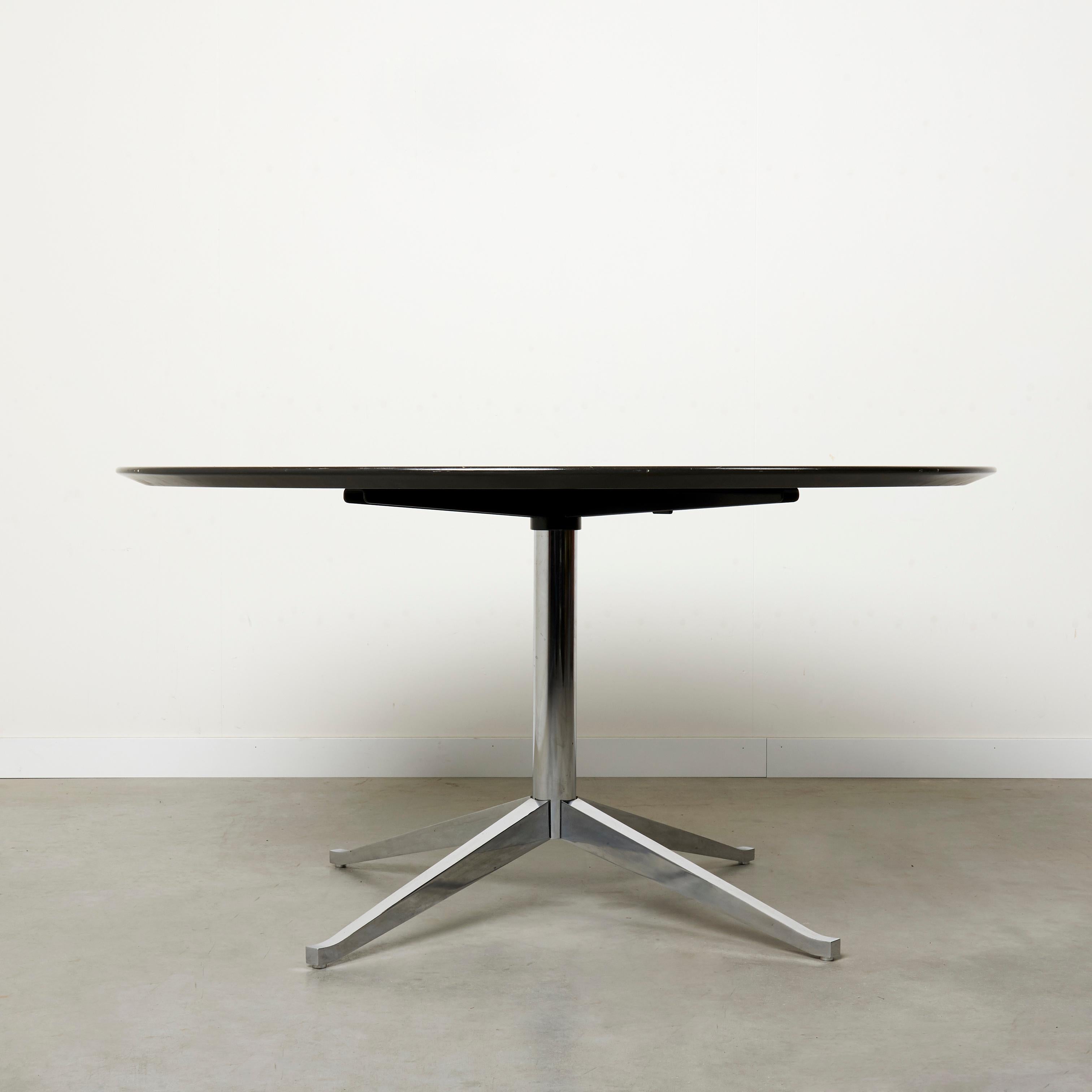 Vintage dining table by Florence Knoll for Knoll International / Studio, 1960s design.
Round dark oak table top with steel base.
Table is in a good vintage conditions with signs of use revealing its age (see pictures).