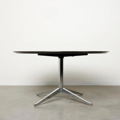 Round Florence Knoll dining table for Knoll International