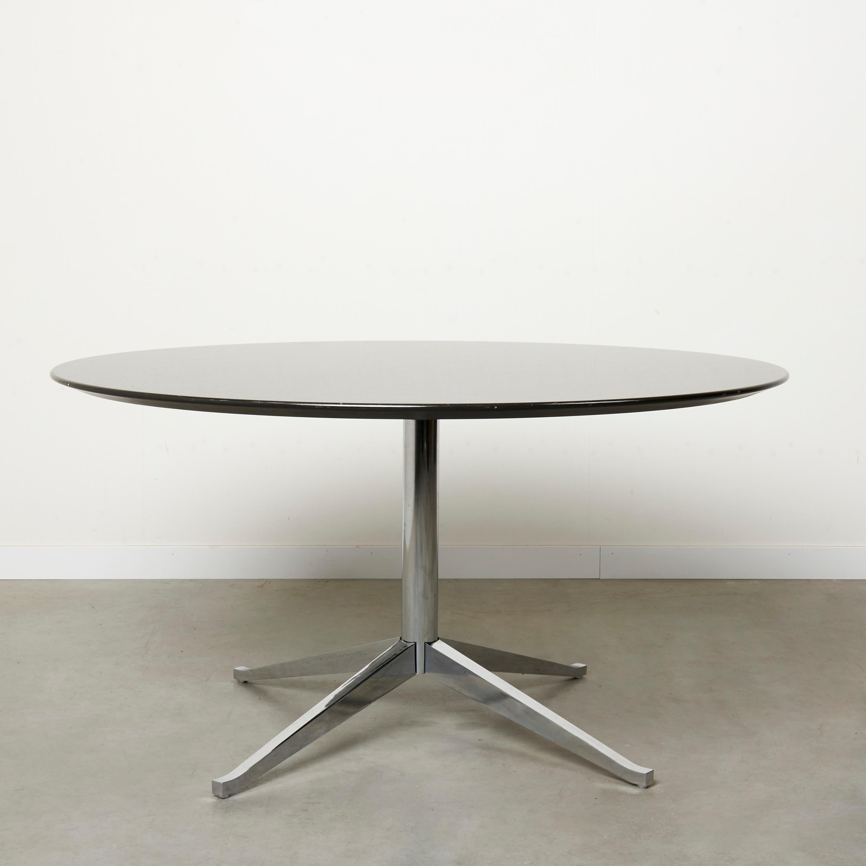 Mid-Century Modern Round Florence Knoll dining table for Knoll International
