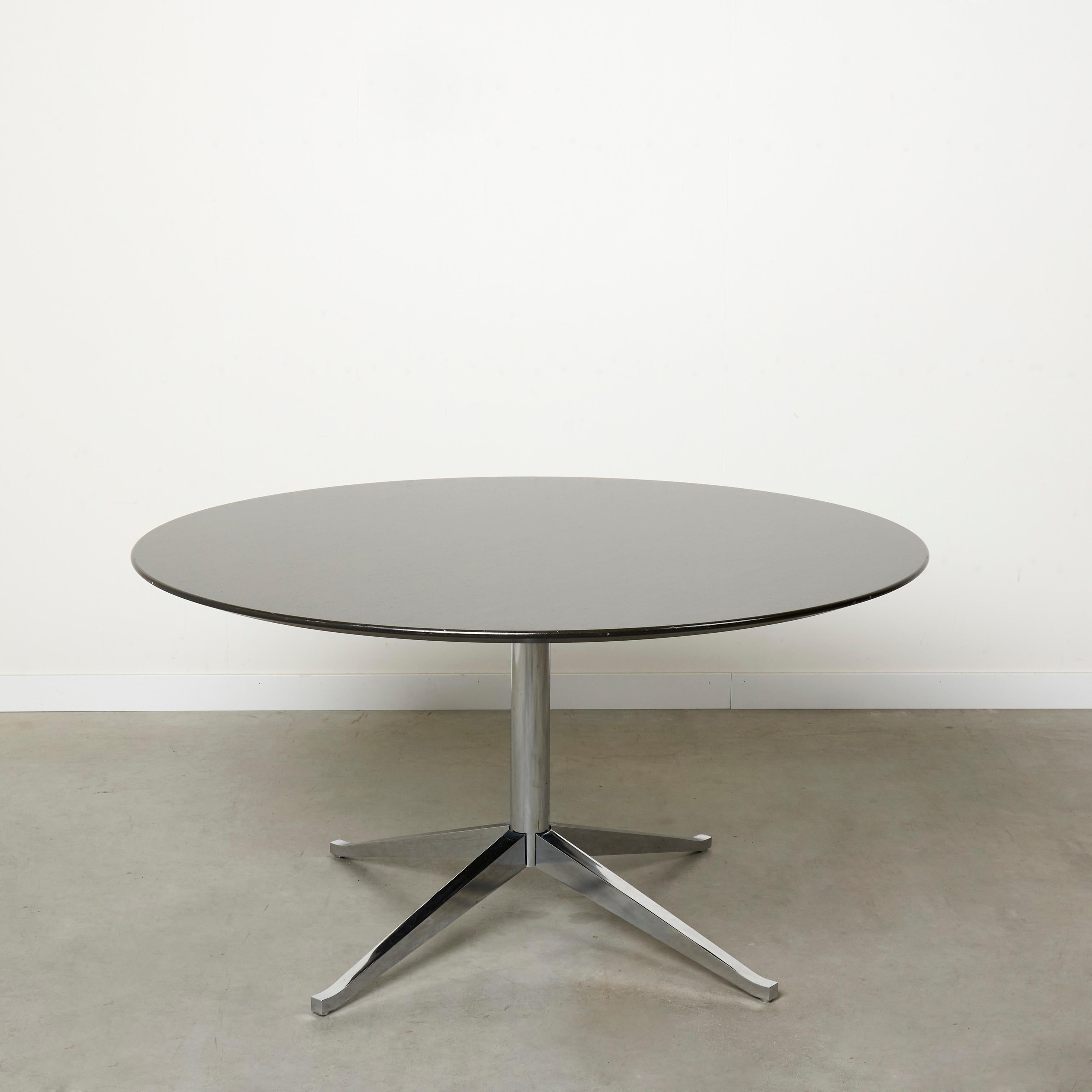 Steel Round Florence Knoll dining table for Knoll International