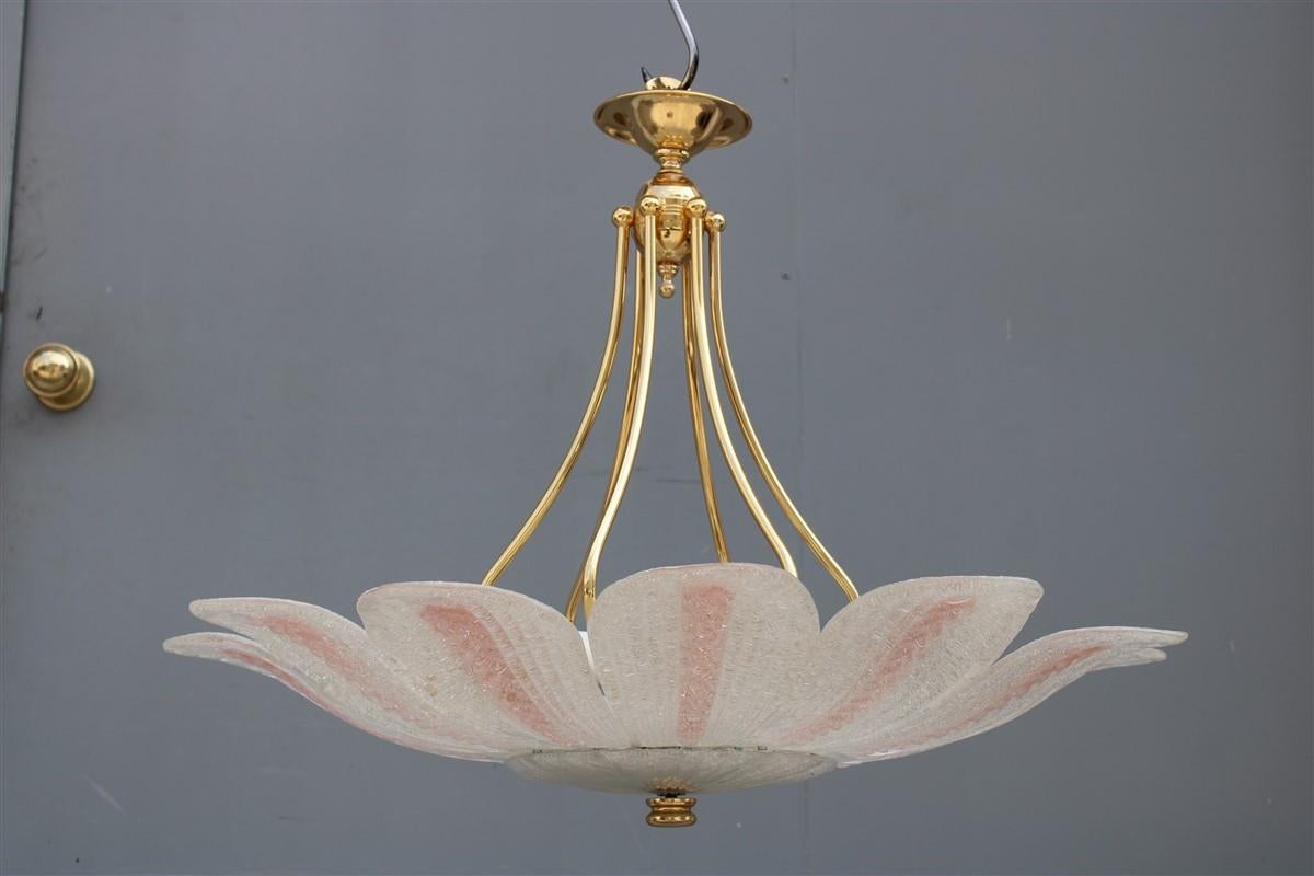 Round Flower Chandelier Murano Glass Pink  Italian Design 1970 Brass Gold  In Good Condition For Sale In Palermo, Sicily