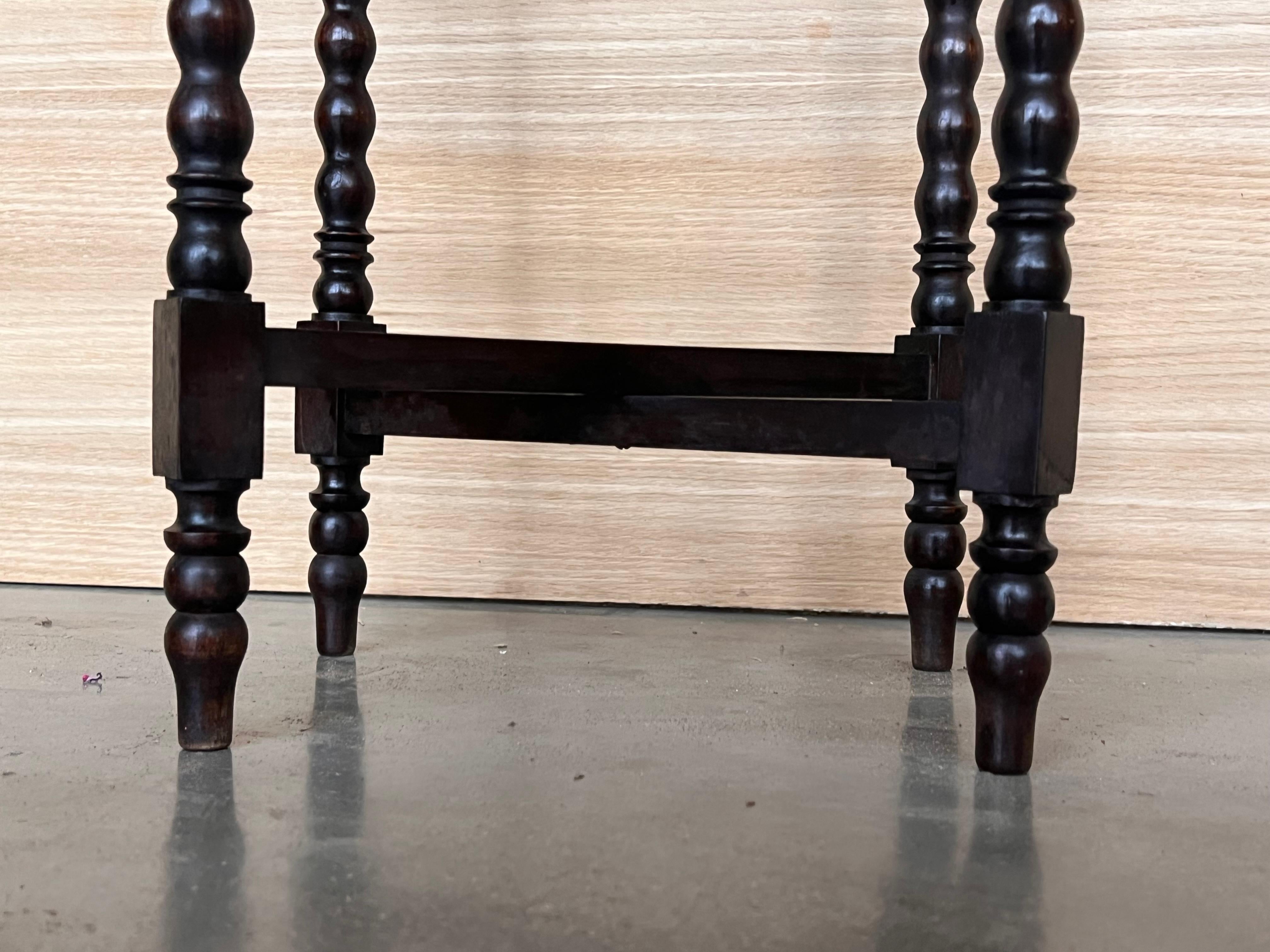 Round Folding Center Oak Table with Carved Top and Solomonic Legs, 1940s For Sale 3