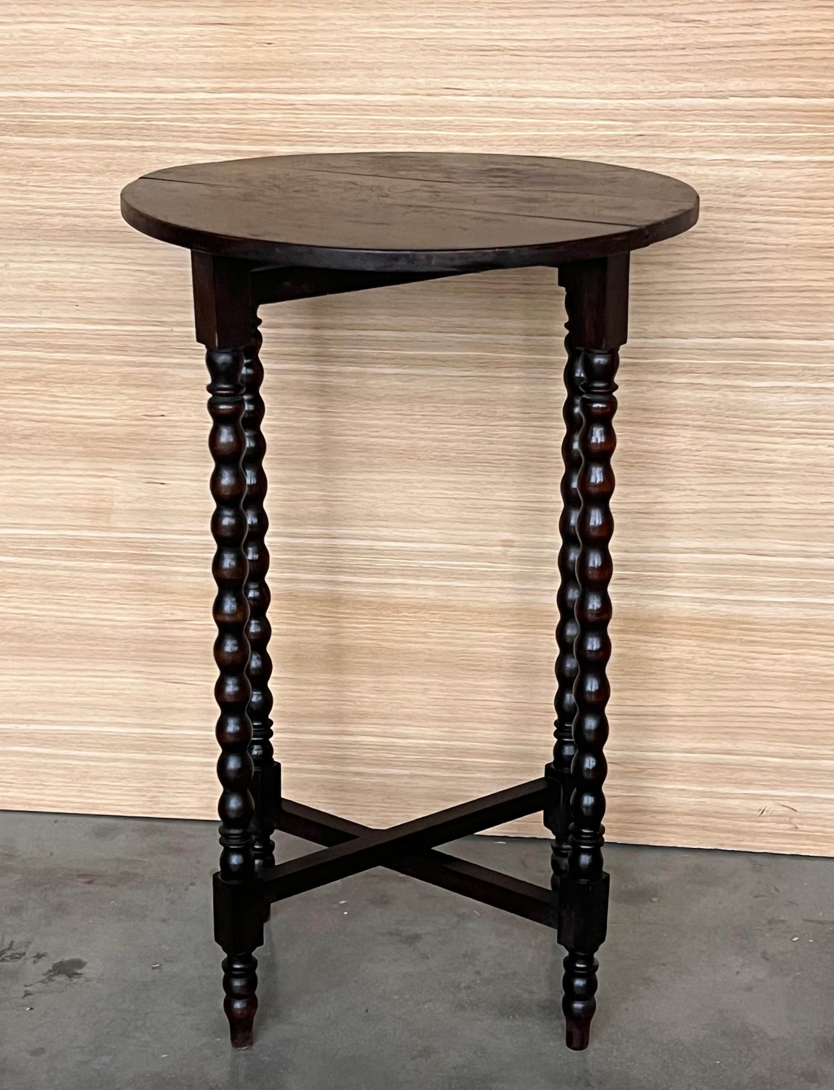 Round Folding oak side table with Solomonic legs and carved top and carved edges. The table has six legs when its opened with stretchers between the legs to reinforce the stability .
Restored and very functional piece.

The measure when the piece is