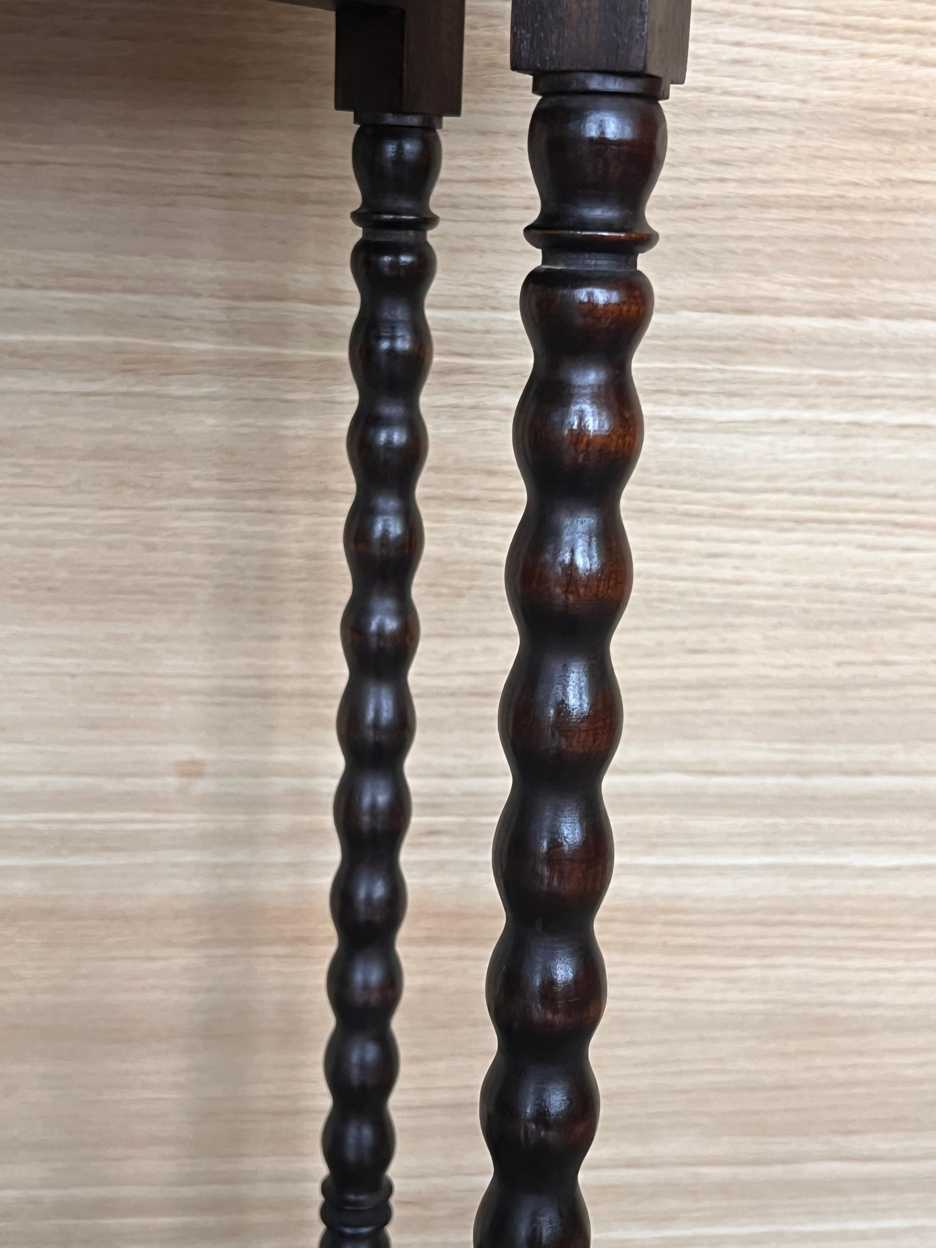 Round Folding Center Oak Table with Carved Top and Solomonic Legs, 1940s For Sale 2