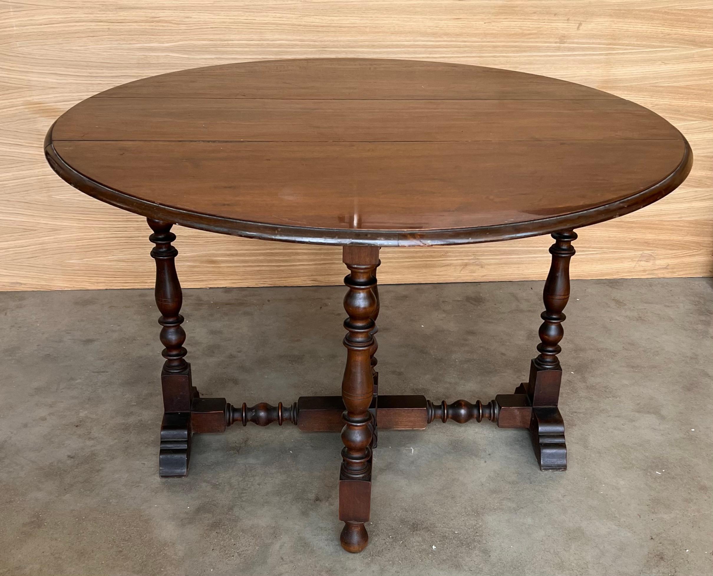Round Folding Dining Table with Beveled Top and Carved Legs, 1940s For Sale 3