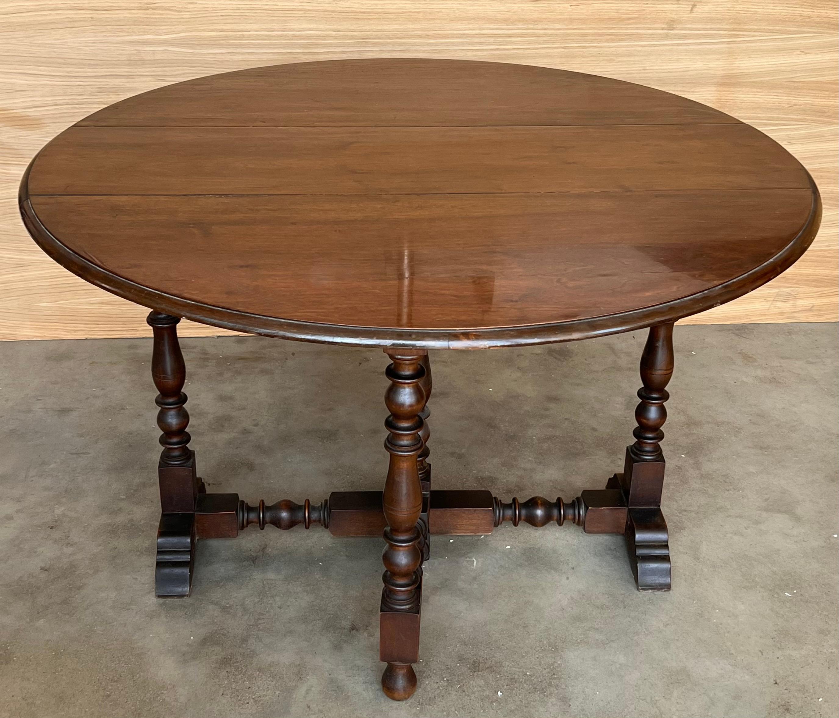 Round Folding Dining Table with Beveled Top and Carved Legs, 1940s For Sale 4
