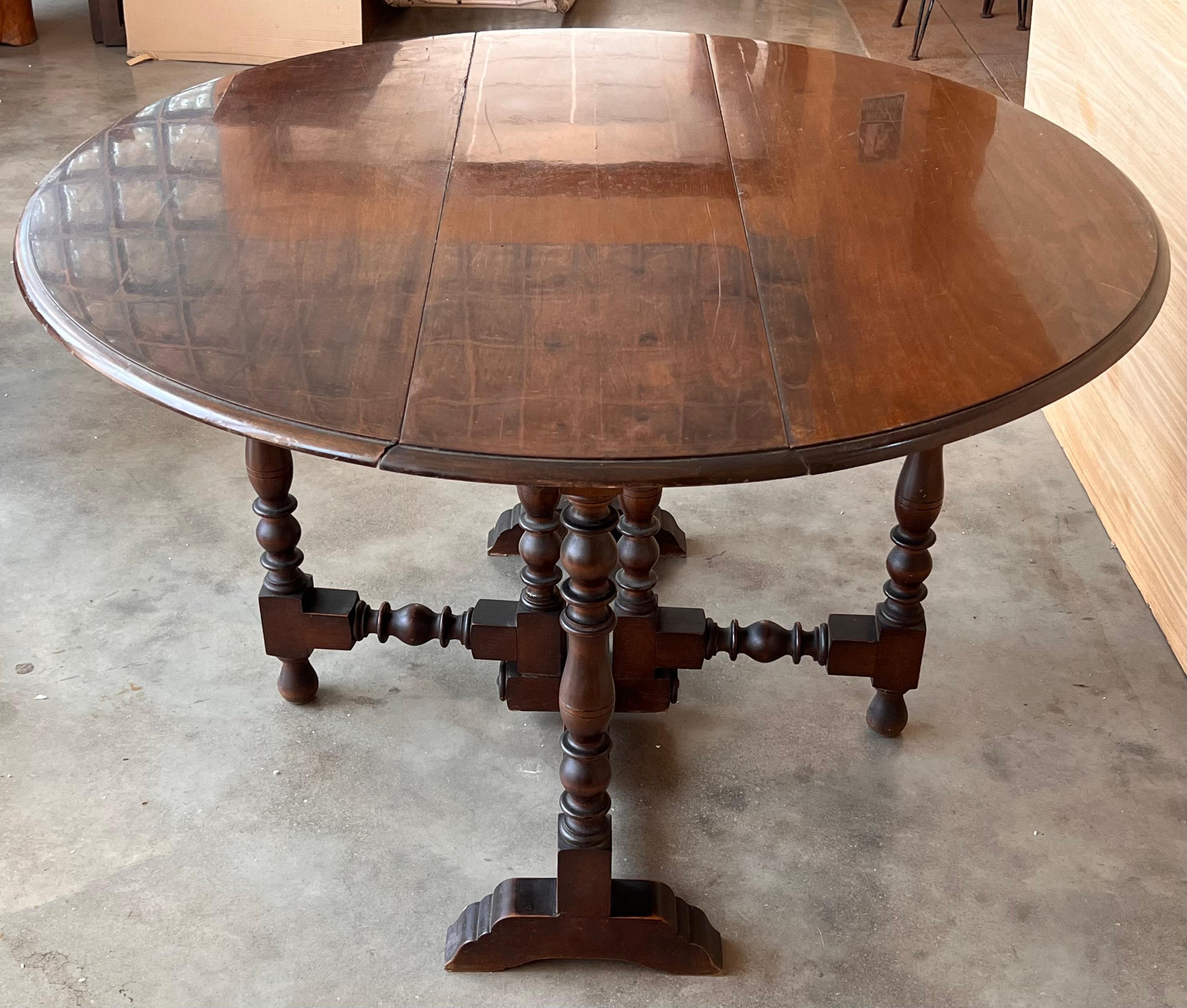 Round Folding Dining Table with Beveled Top and Carved Legs, 1940s For Sale 5
