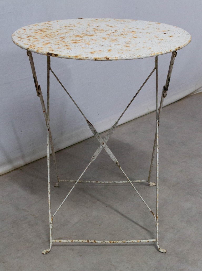 Round Folding Table Patio Garden Bistro Cafe Metal Vintage, French, circa 1930 In Good Condition For Sale In Labrit, Landes