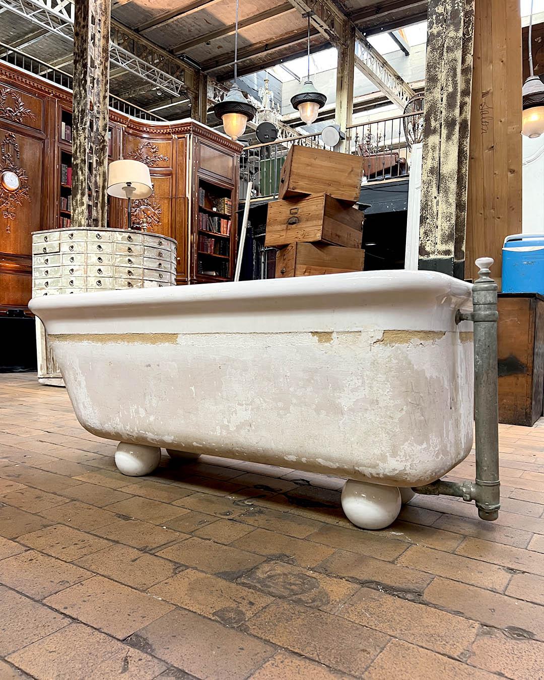 Round Foot Bathtub, circa 1900 in vendita 1