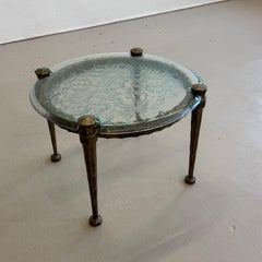 Table basse ronde forgée avec plateau en verre couleur aigue-marine – style Lothar Klute – 1980