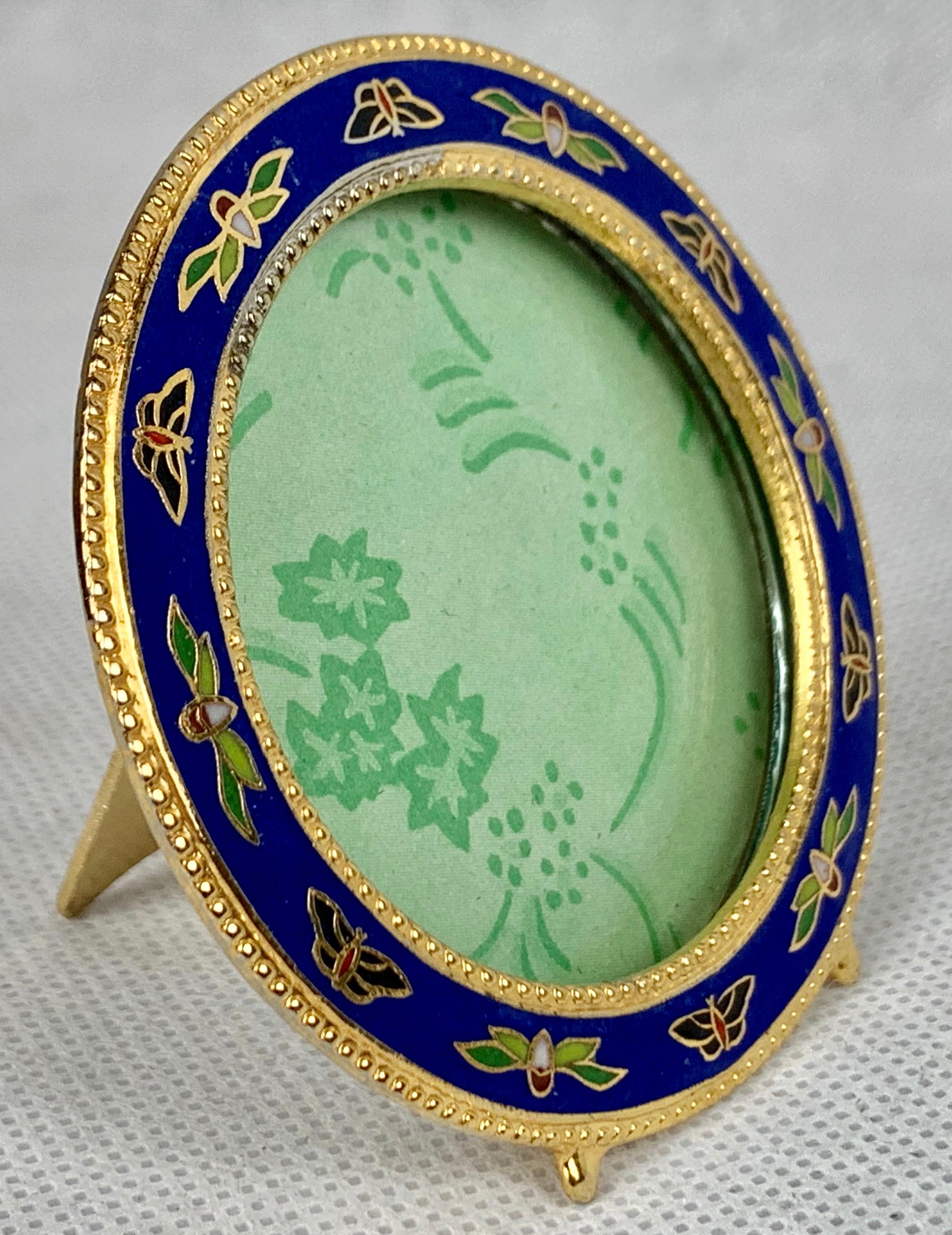  Round lapis lazuli blue champlevé enamel frame. The double border of the frame and the small ball feet are gilt.
Purchased in Paris.
The frame remains in never used condition.
   