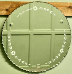 Round French Art Deco Etched Wall Mirror Il s'agit d'une pièce très attrayante.