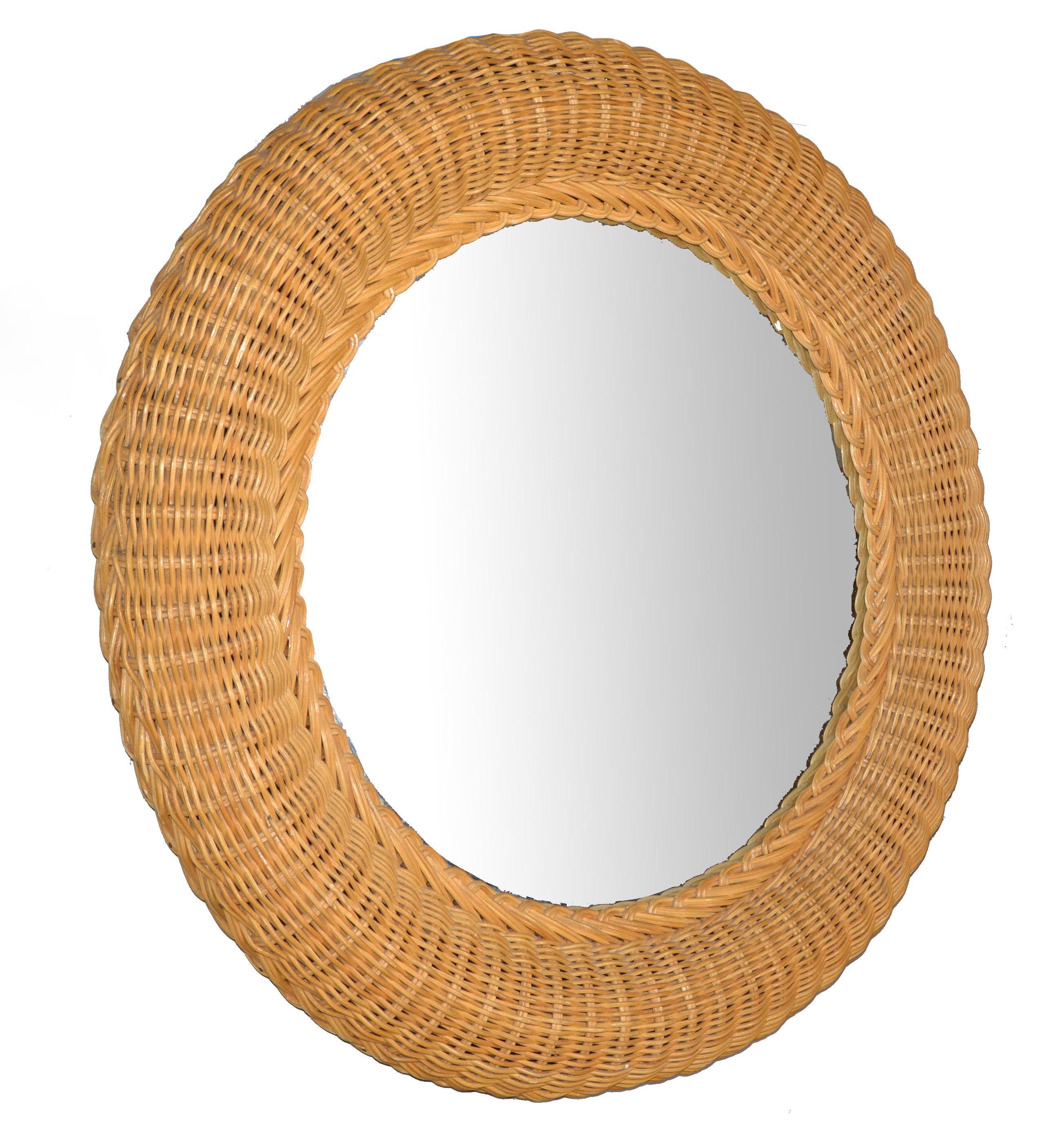 Round French Coastal Handwoven Pencil Reed & Wicker Wall Mirror Bohemian Chic In Good Condition For Sale In Miami, FL