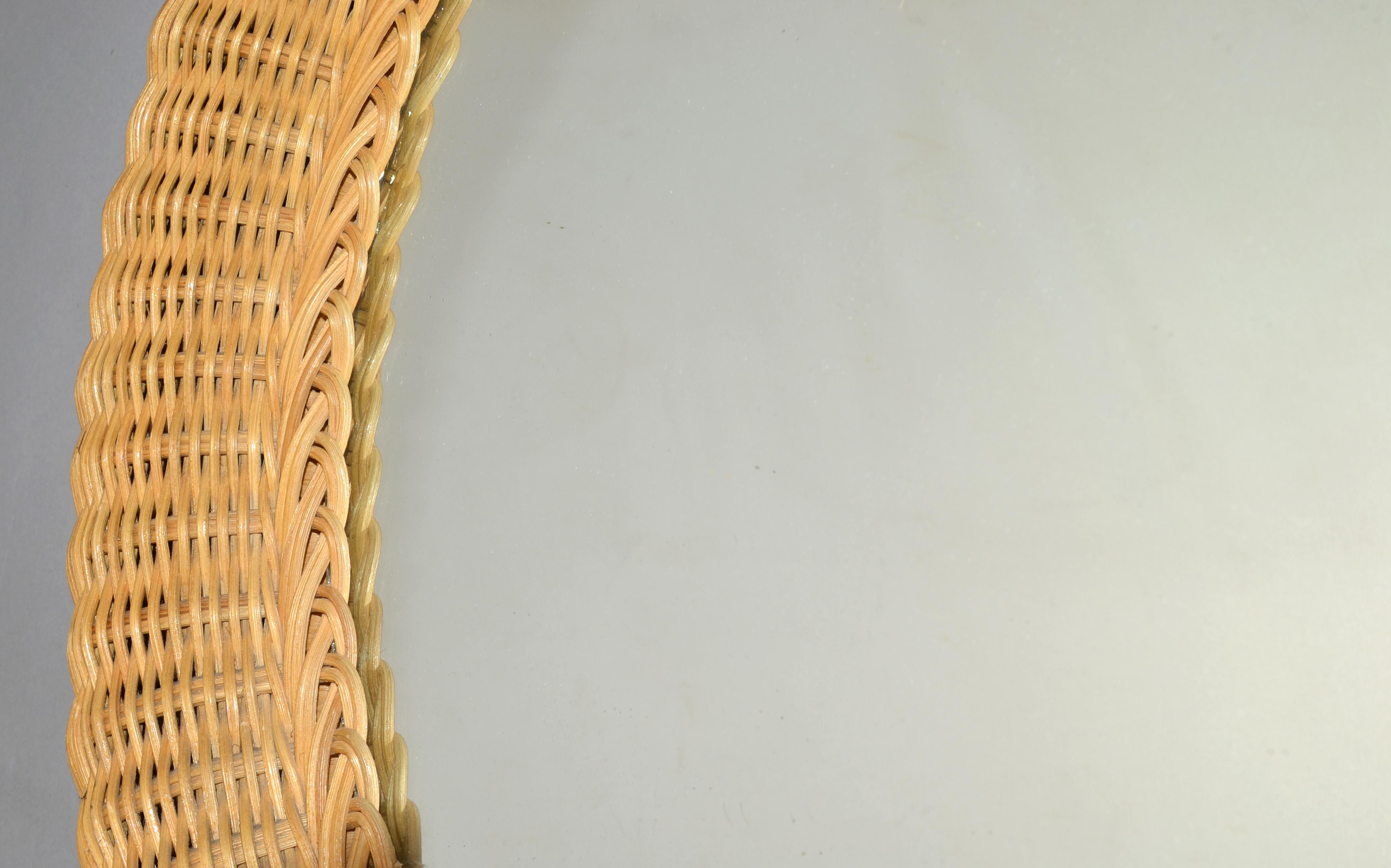 Runder französischer handgewebter Coastal-Wandspiegel aus Schilf und Korbweide aus Korbweide, Bohemian Chic (Mitte des 20. Jahrhunderts) im Angebot