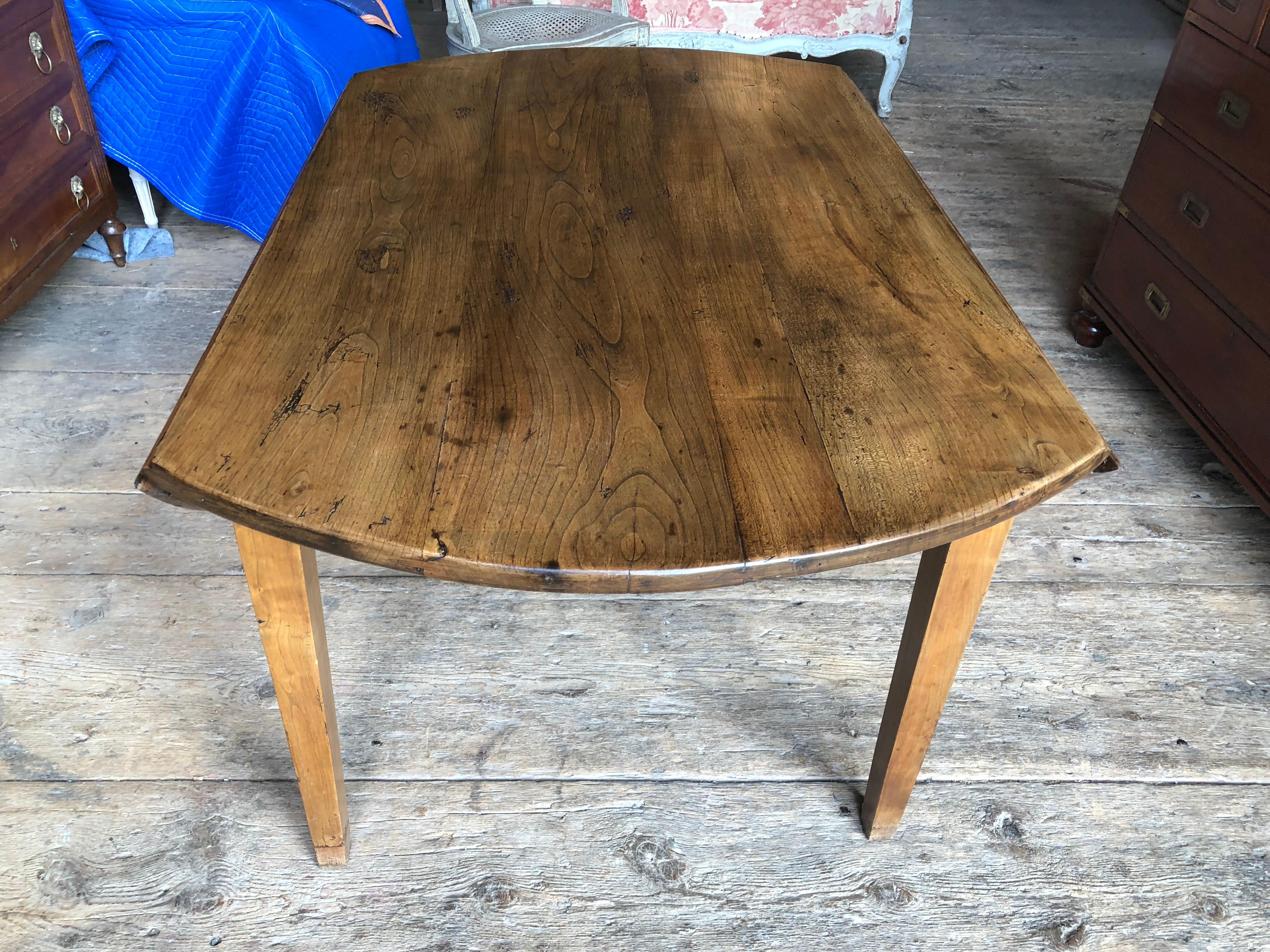 Round French Country Farm Table, 19th Century 7