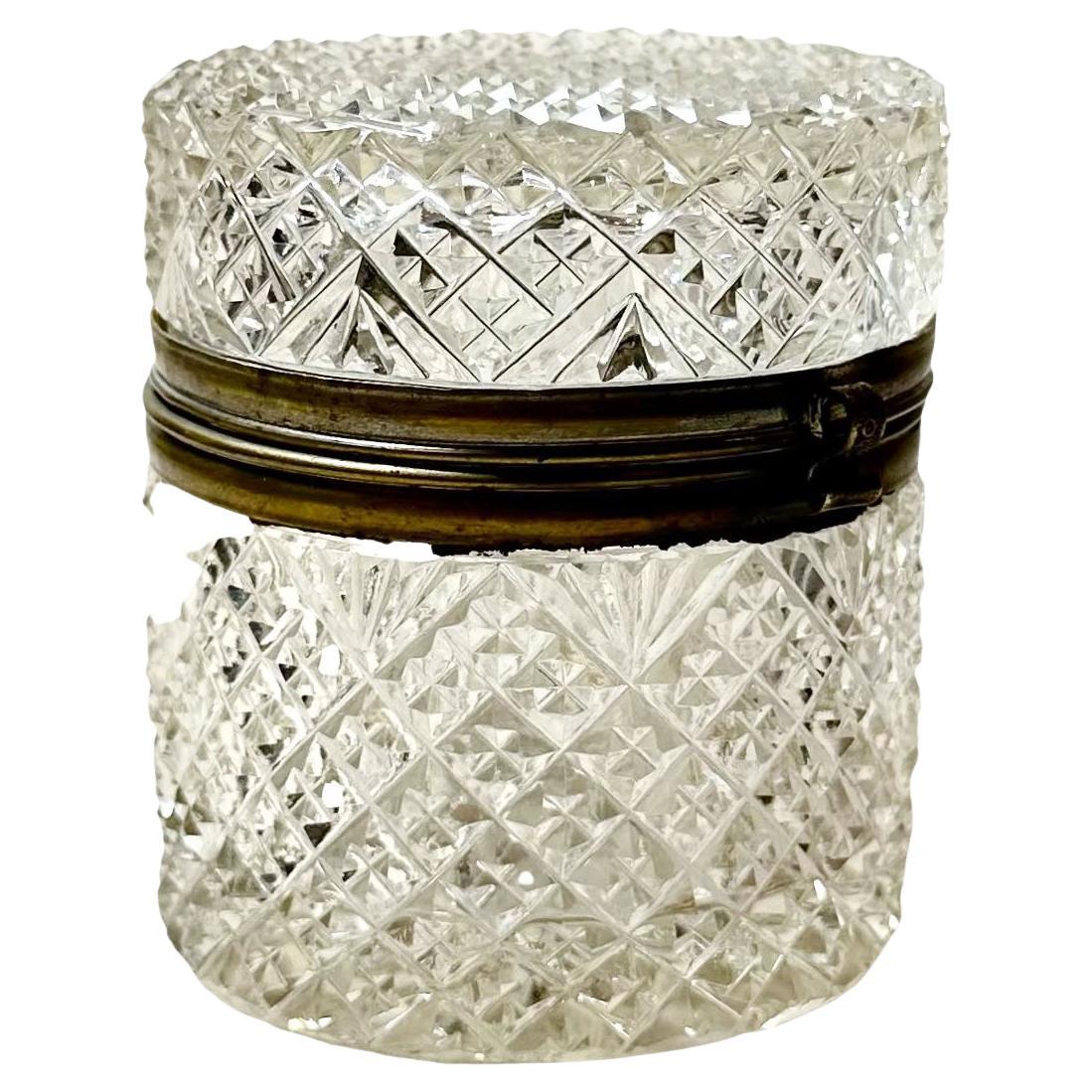 Caja redonda de cristal francés principios del siglo XX en venta