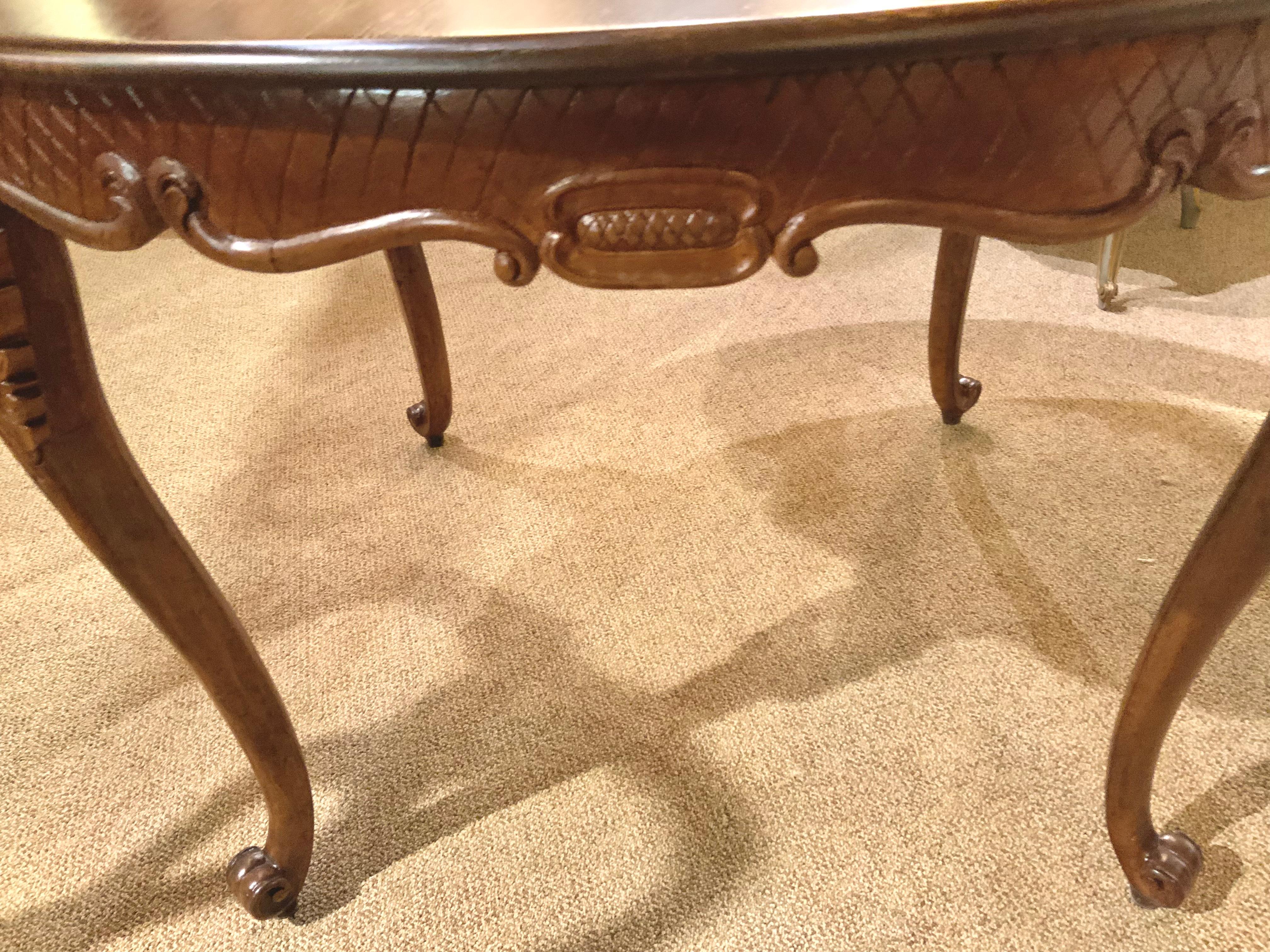 Round French Louis XV-Style Walnut Dining Table, Cabriole Leg 2