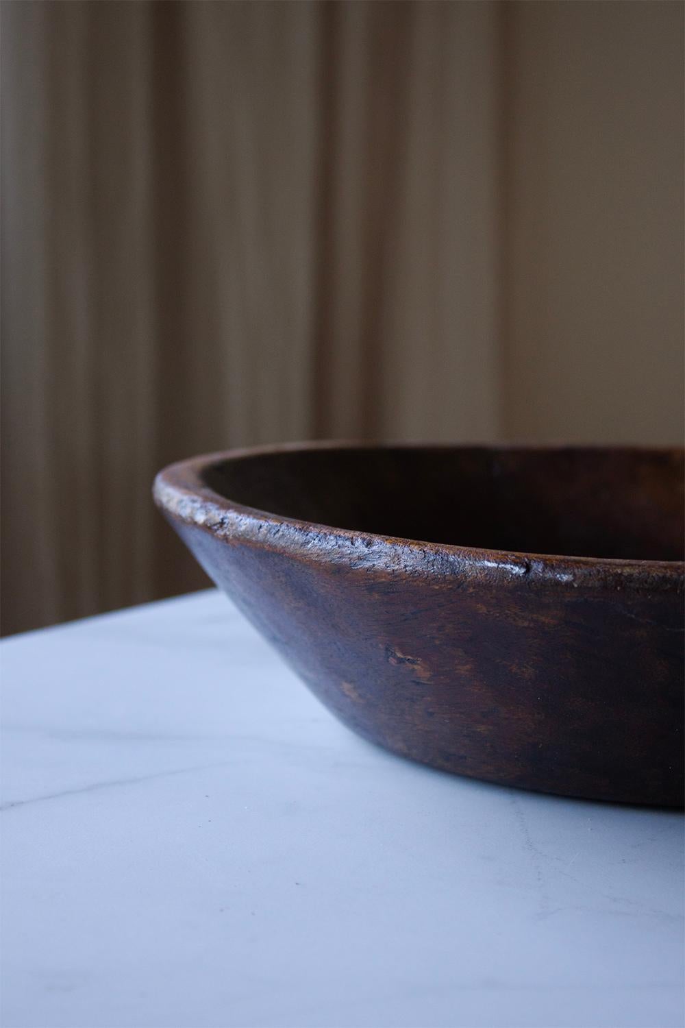Round French Provincial Hand Made Wooden Bowl Nr.1 In Good Condition For Sale In Rümmingen, BW