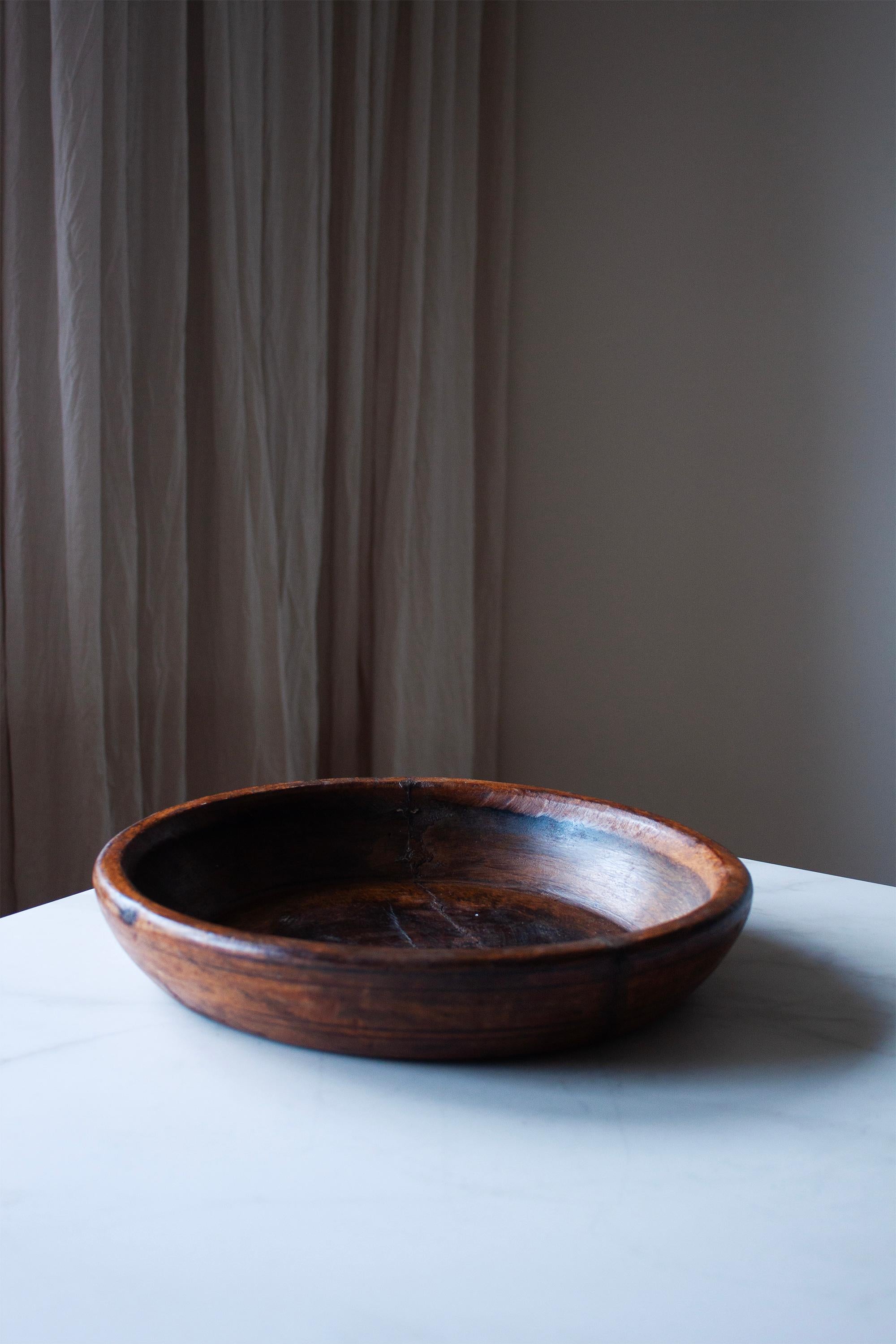 Round French Provincial Hand Made Wooden Bowl Nr.2 In Good Condition For Sale In Rümmingen, BW