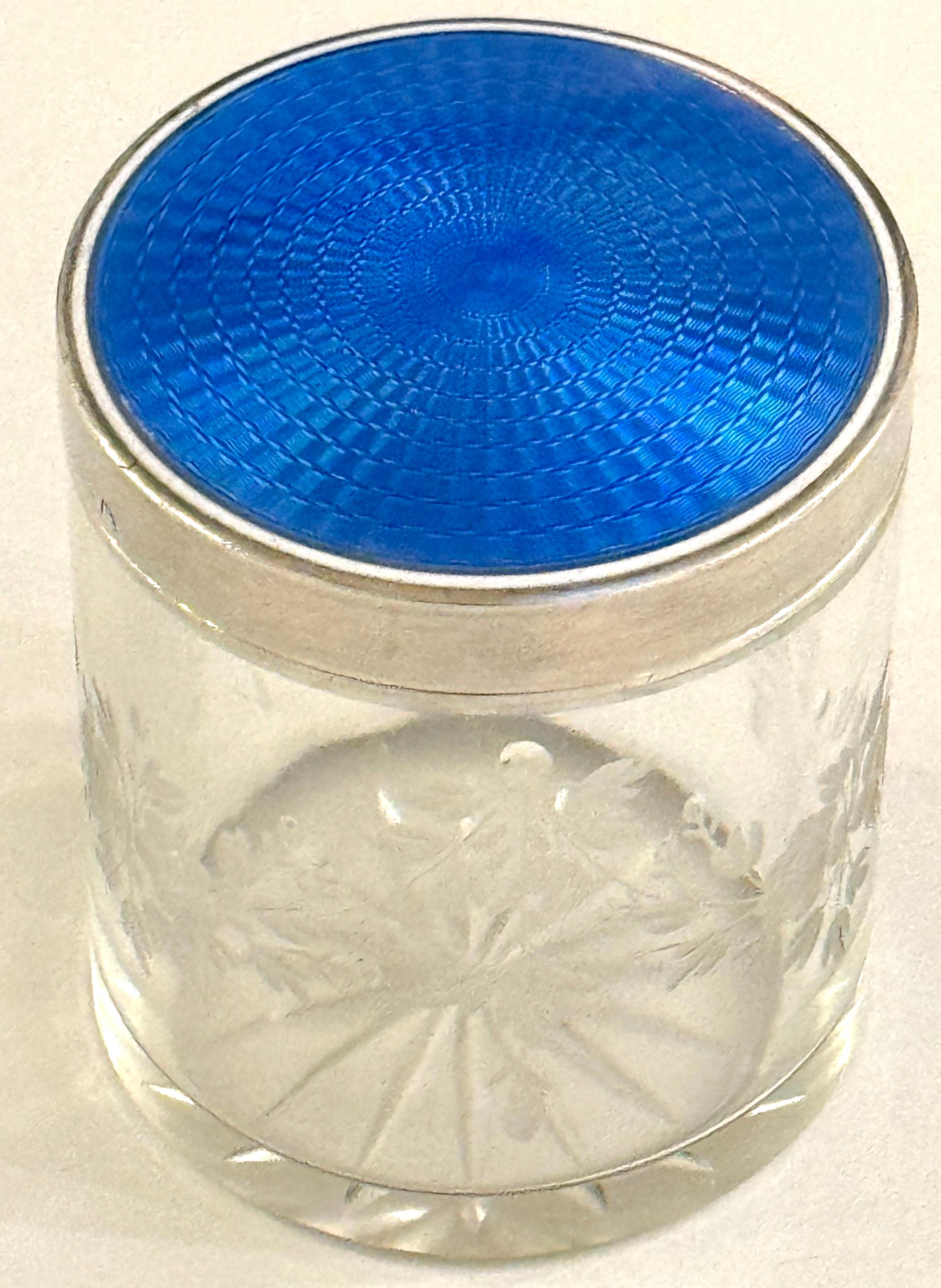 Scatola da tavolo rotonda in argento francese, smalto guilloché blu intenso e cristallo In condizioni buone in vendita a West Palm Beach, FL