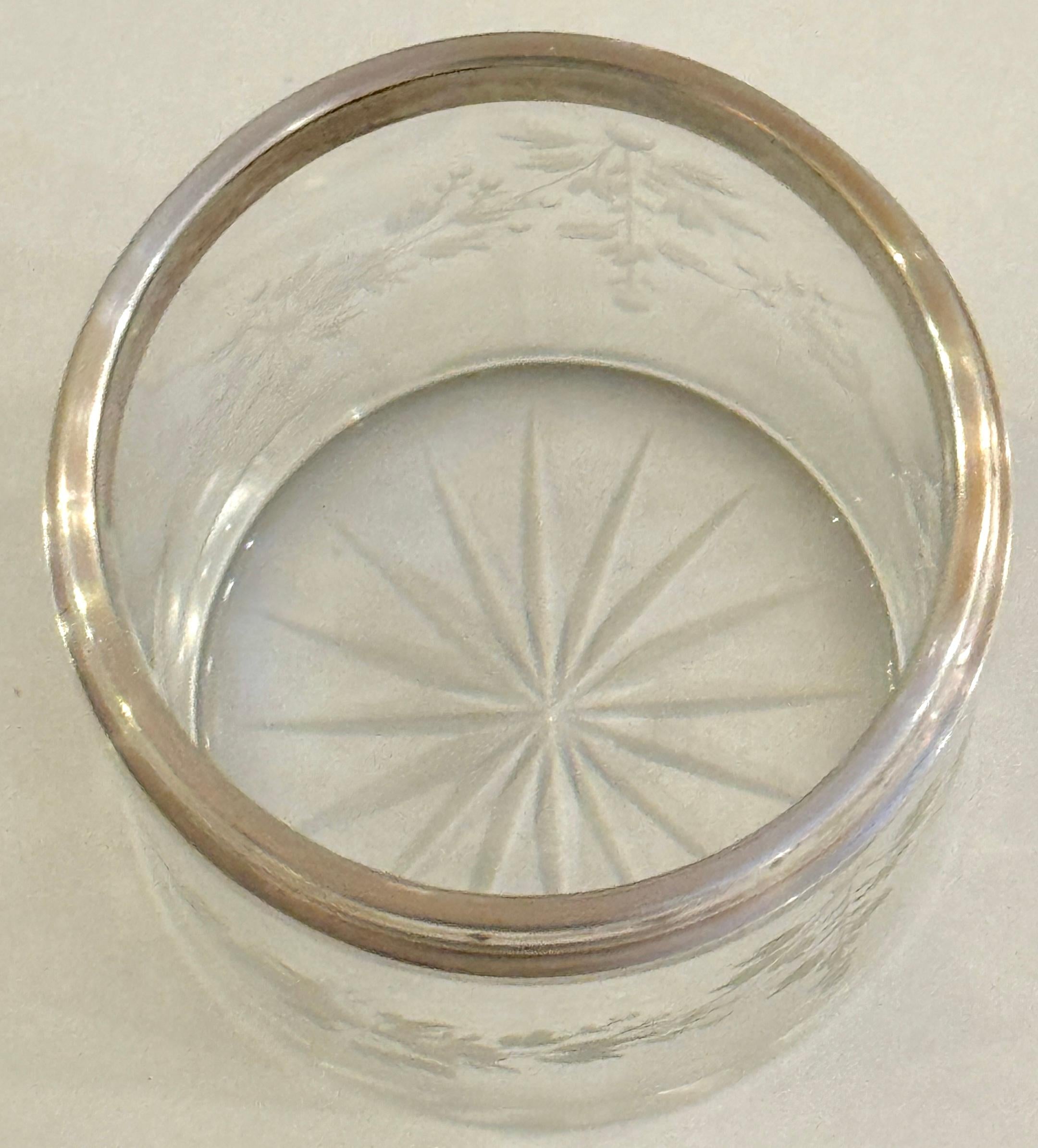 Scatola da tavolo rotonda in argento francese, smalto guilloché blu intenso e cristallo in vendita 1