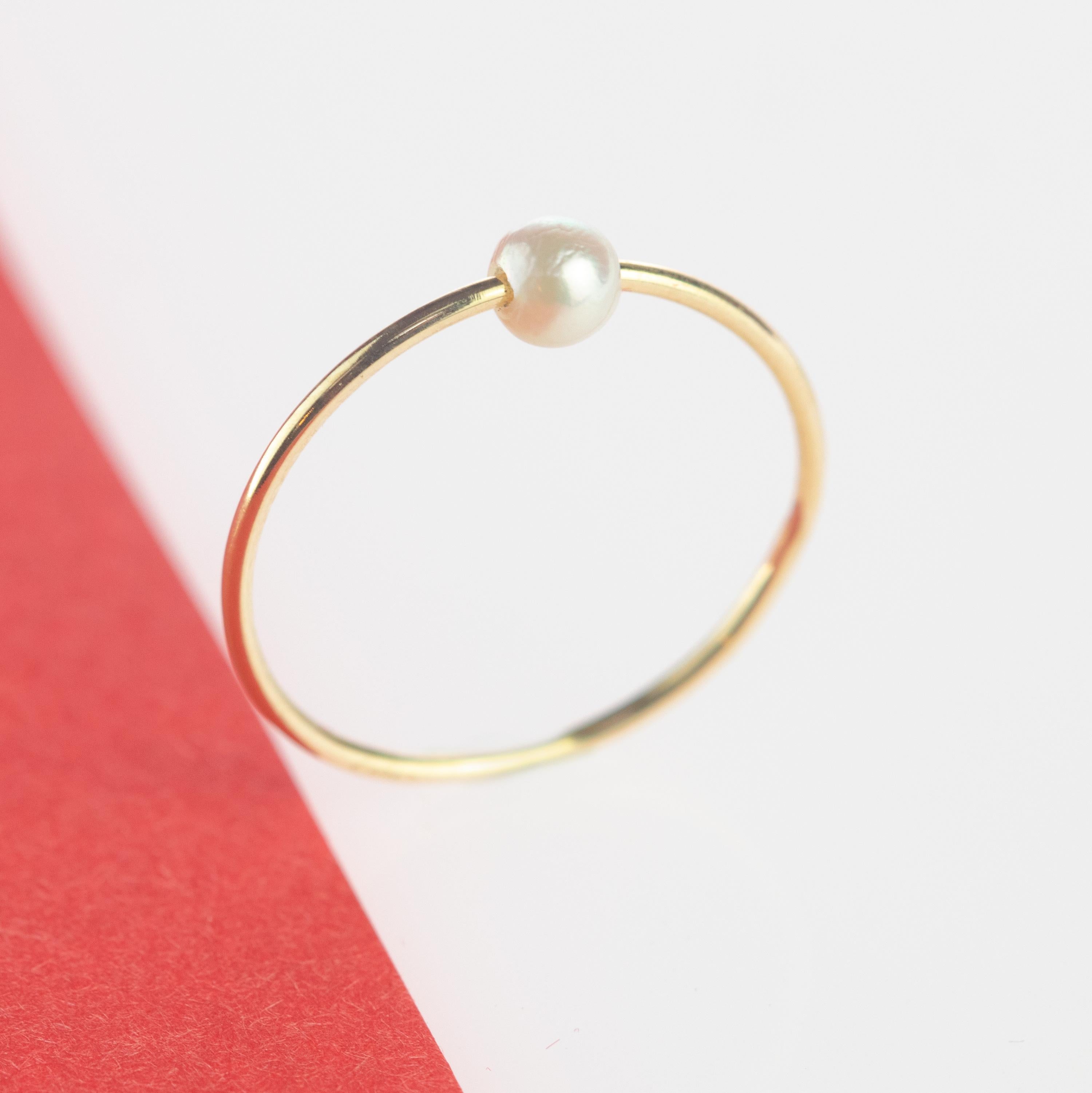Signature INTINI Jewels Moon band planet ring. Contemporary ring design in 9 karat yellow gold with a precious round Freshwater Pearl .  Design and color mixed in one jewel. Delight yourself with a strong, minimalist design, just for a stunning chic