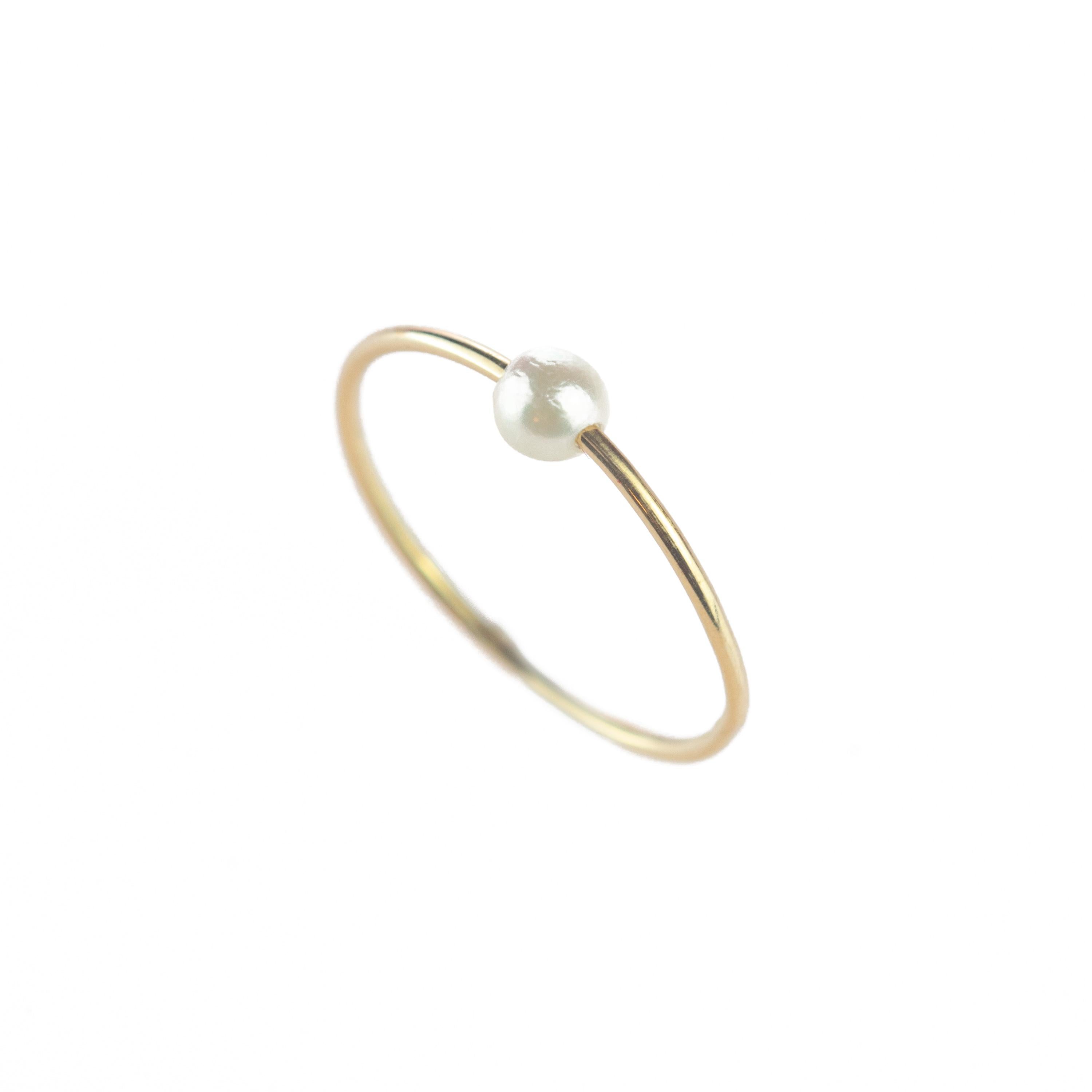 Round Freshwater Pearl Solitaire 9 Karat Gold Moon Planet Boho Band Ring In New Condition For Sale In Milano, IT