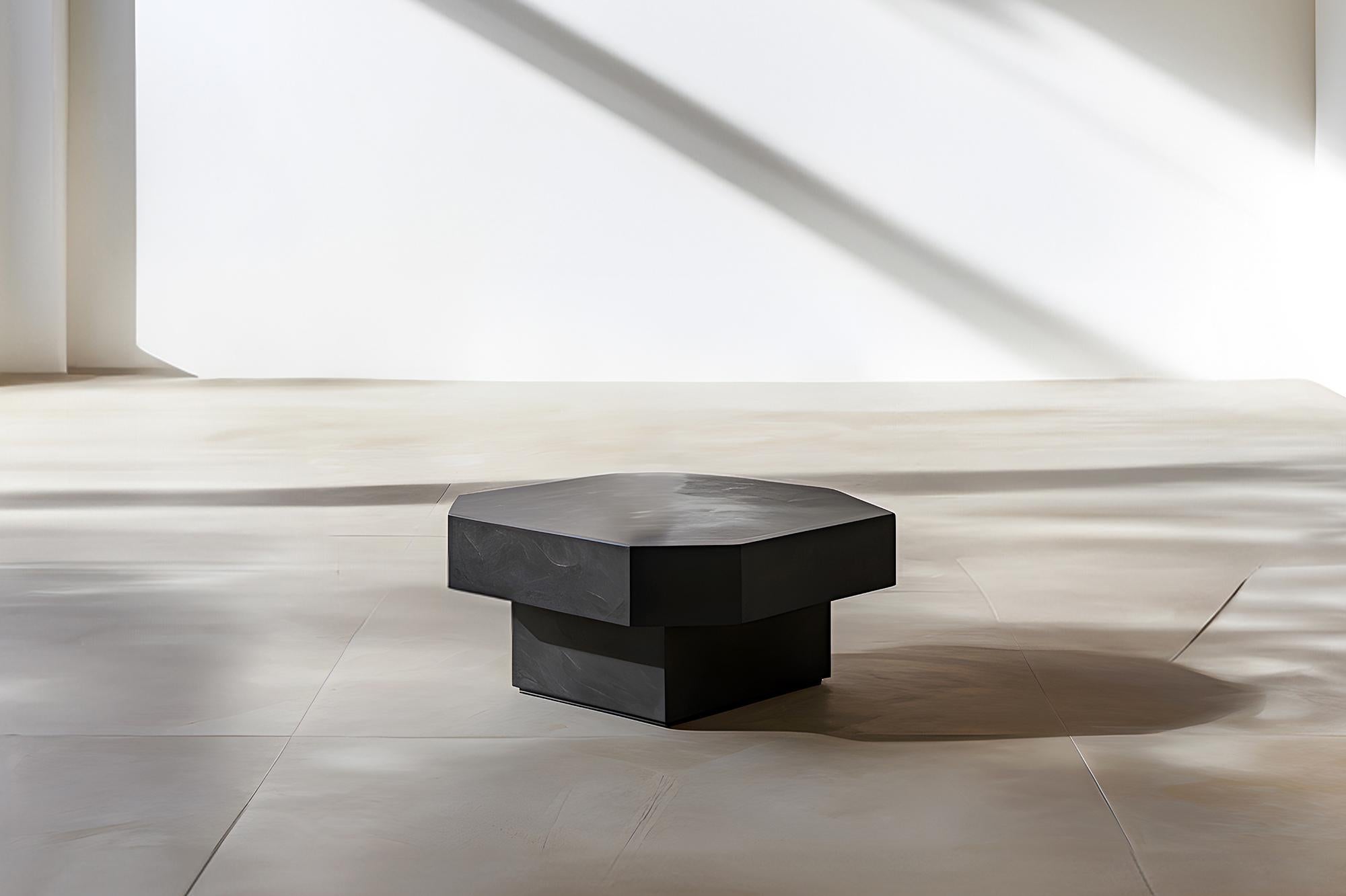 Fundamenta 64, style géométrique unique, construction solide par NONO


Table basse sculpturale en bois massif avec une finition naturelle à base d'eau ou teintée en noir. En raison de la nature du processus de production, chaque pièce peut varier