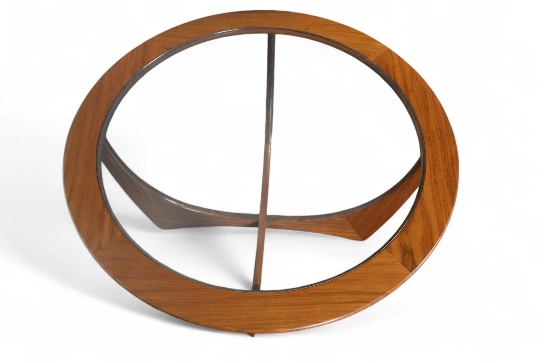 Round G Plan Astro Coffee Table in Afromosia #1 In Good Condition For Sale In Berkeley, CA