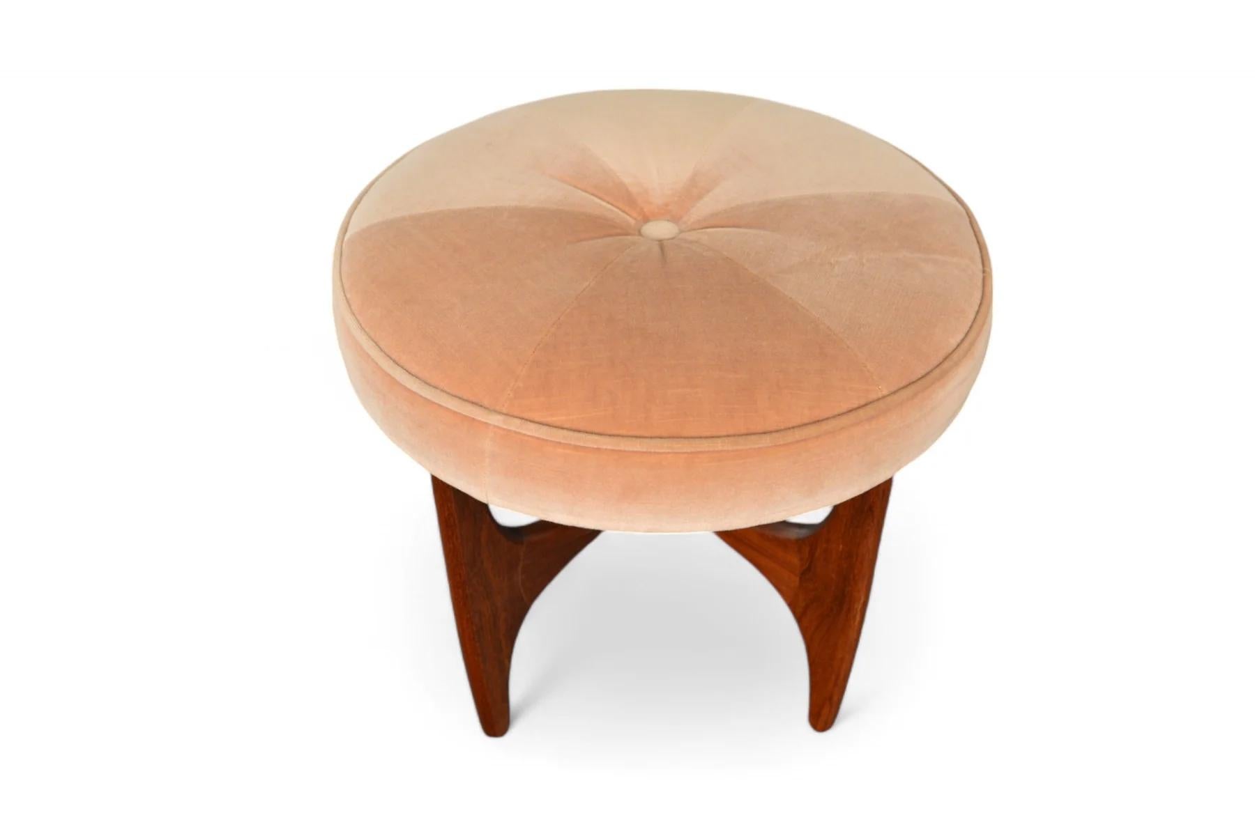Ottoman Astro rond Afromosia n° 3 Bon état - En vente à Berkeley, CA
