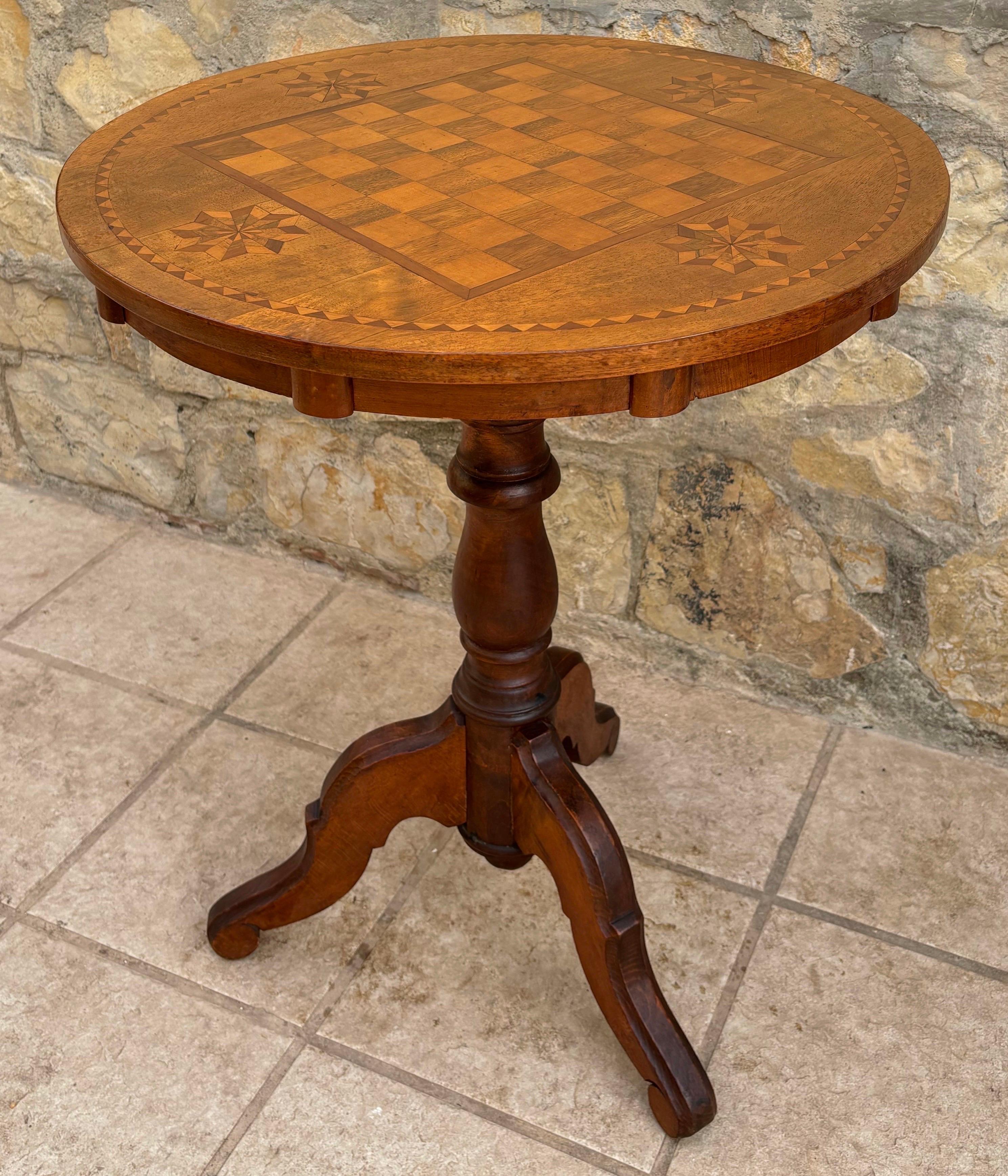 Mid-20th Century Round Game Table With Marquetry Top, 1940s For Sale