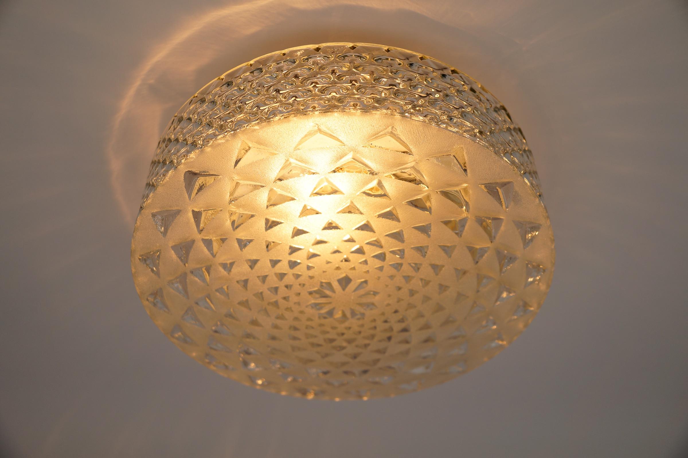Round Geometric Satin Glass Flush Mount Light or Wall Lamp, 1960s In Good Condition For Sale In Nürnberg, Bayern
