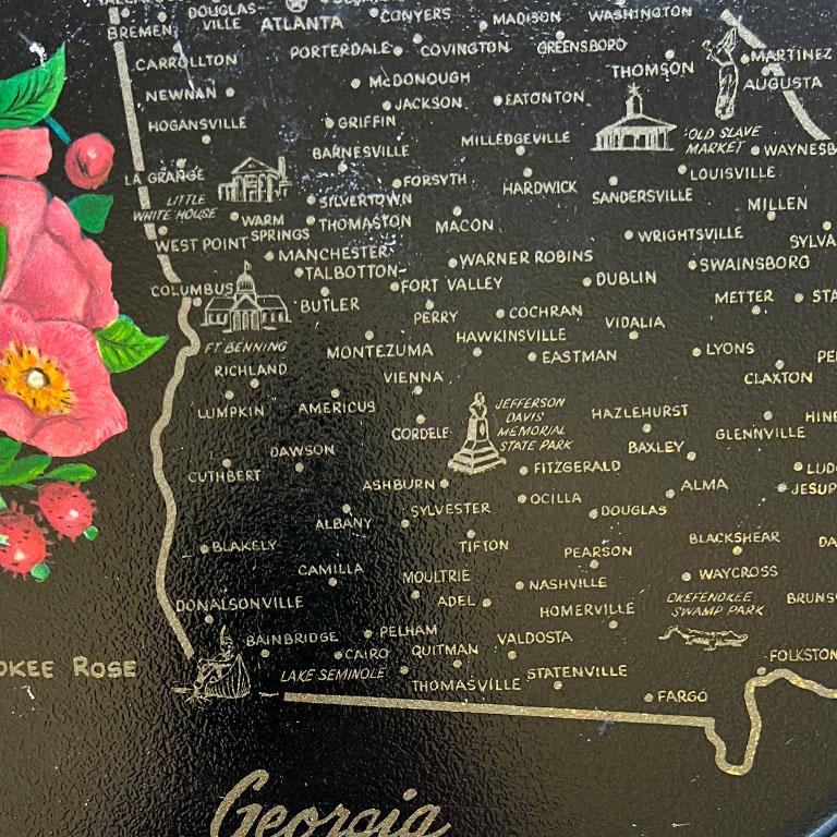 Bandeja redonda para servir de estaño Georgia Tourist Cherokee Rose en negro rojo y crema siglo XX en venta