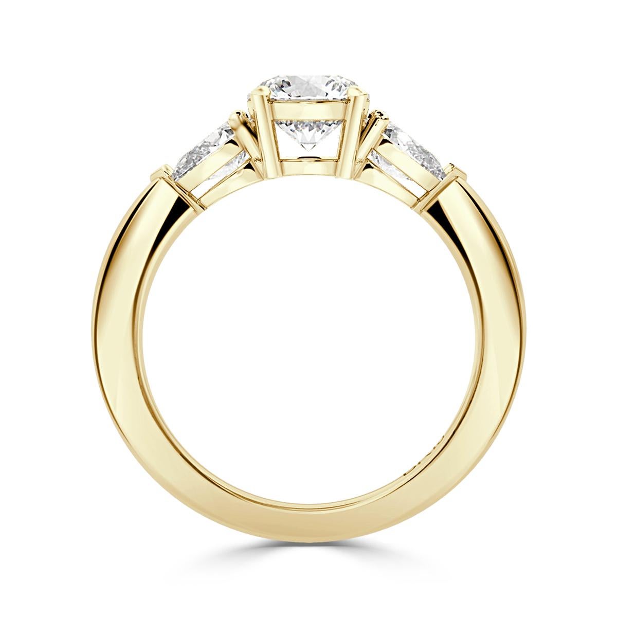Contemporary Round GIA Certified 0.80 Carat Diamond 3 Stone Engagement Ring 18k Yellow Gold For Sale