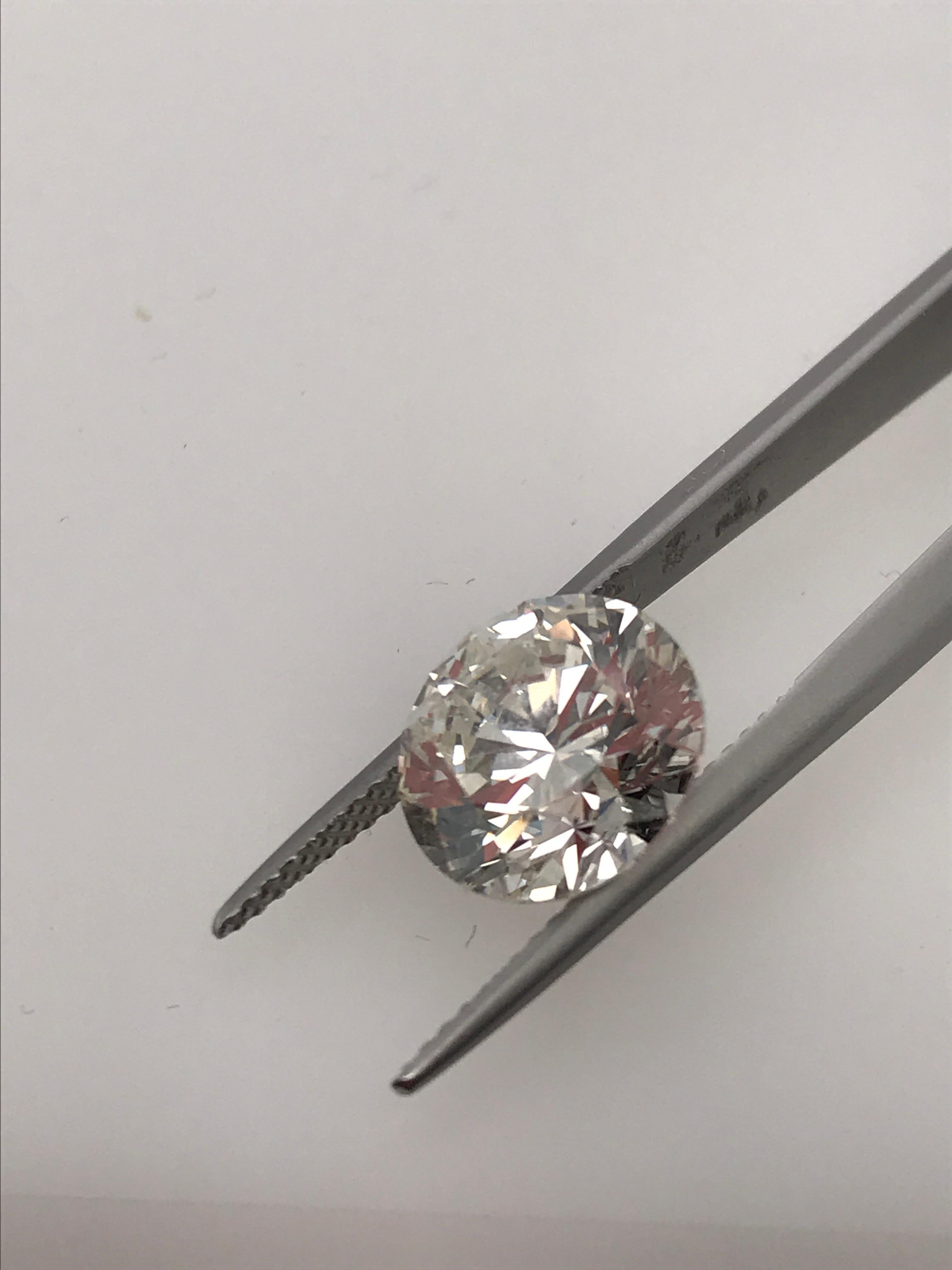 Perfectly made 4.28 carat round GIA diamond. Triple excellent means the diamond is has an excellent cut grade, excellent symmetry and excellent polish. The clarity is SI / 2 ( 100 % eye clean ) and I in color. Choose to give it loose or we can help