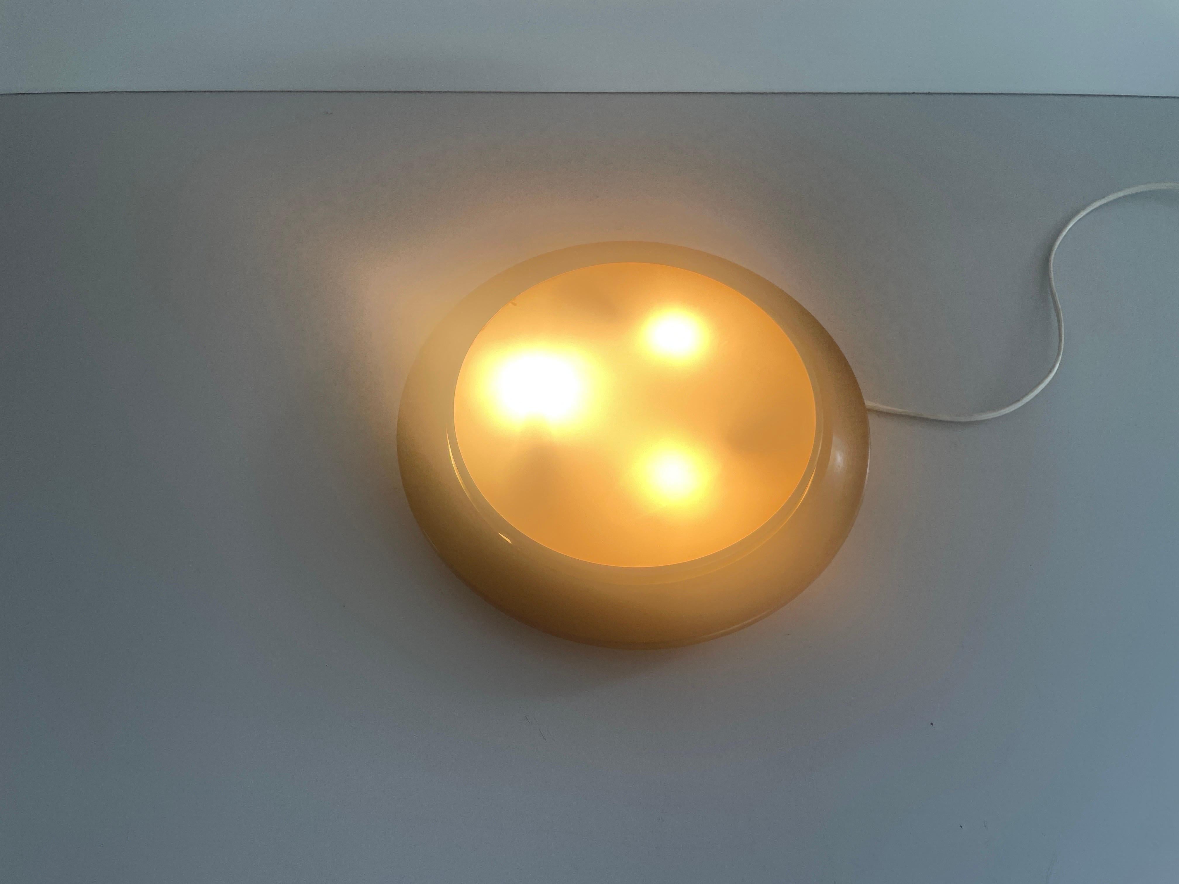 Lámpara empotrada redonda de cristal y marco de latón envejecido de Lumi, años 60, Italia en venta 6