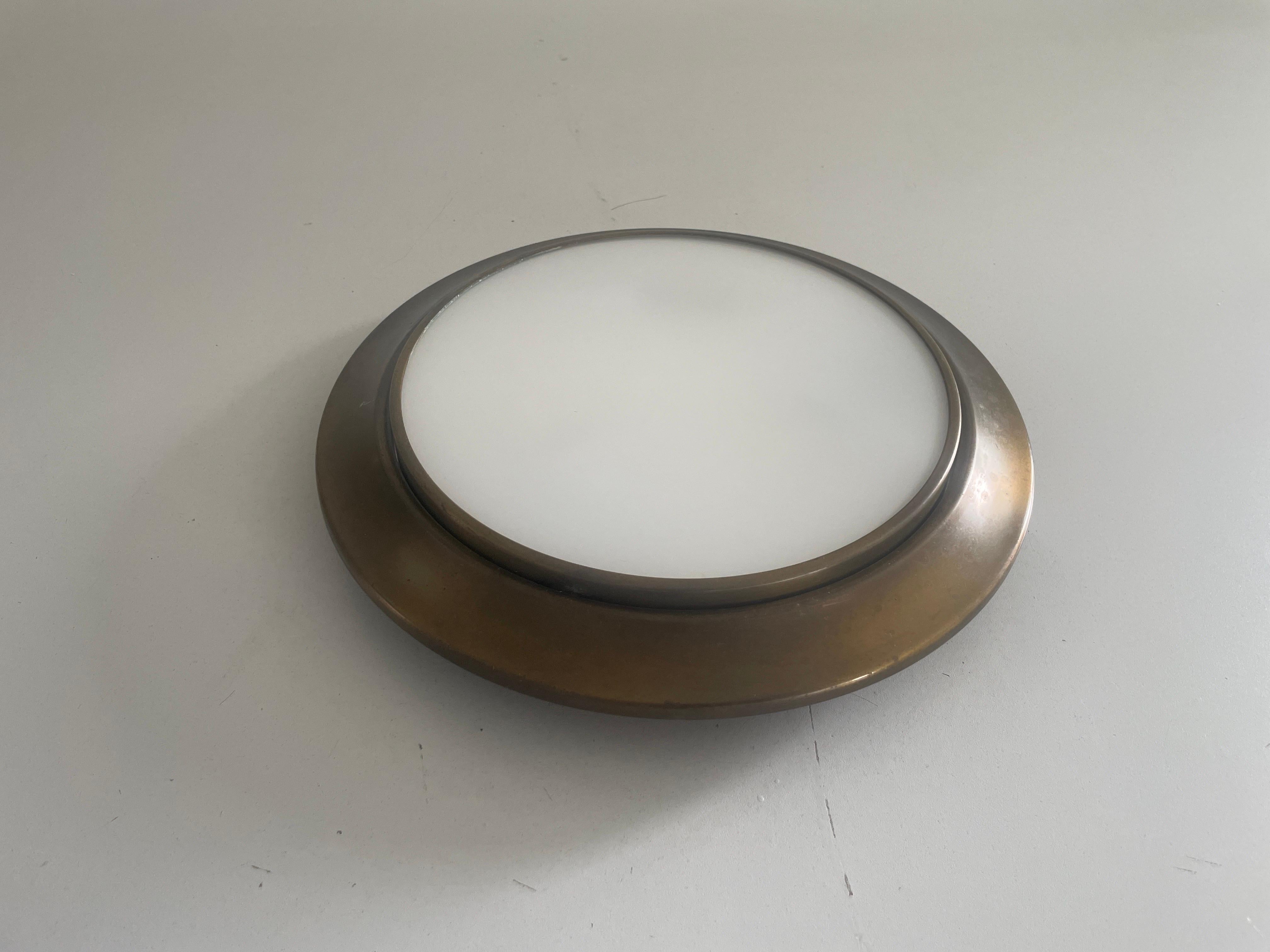 Lámpara empotrada redonda de cristal y marco de latón envejecido de Lumi, años 60, Italia Italiano en venta