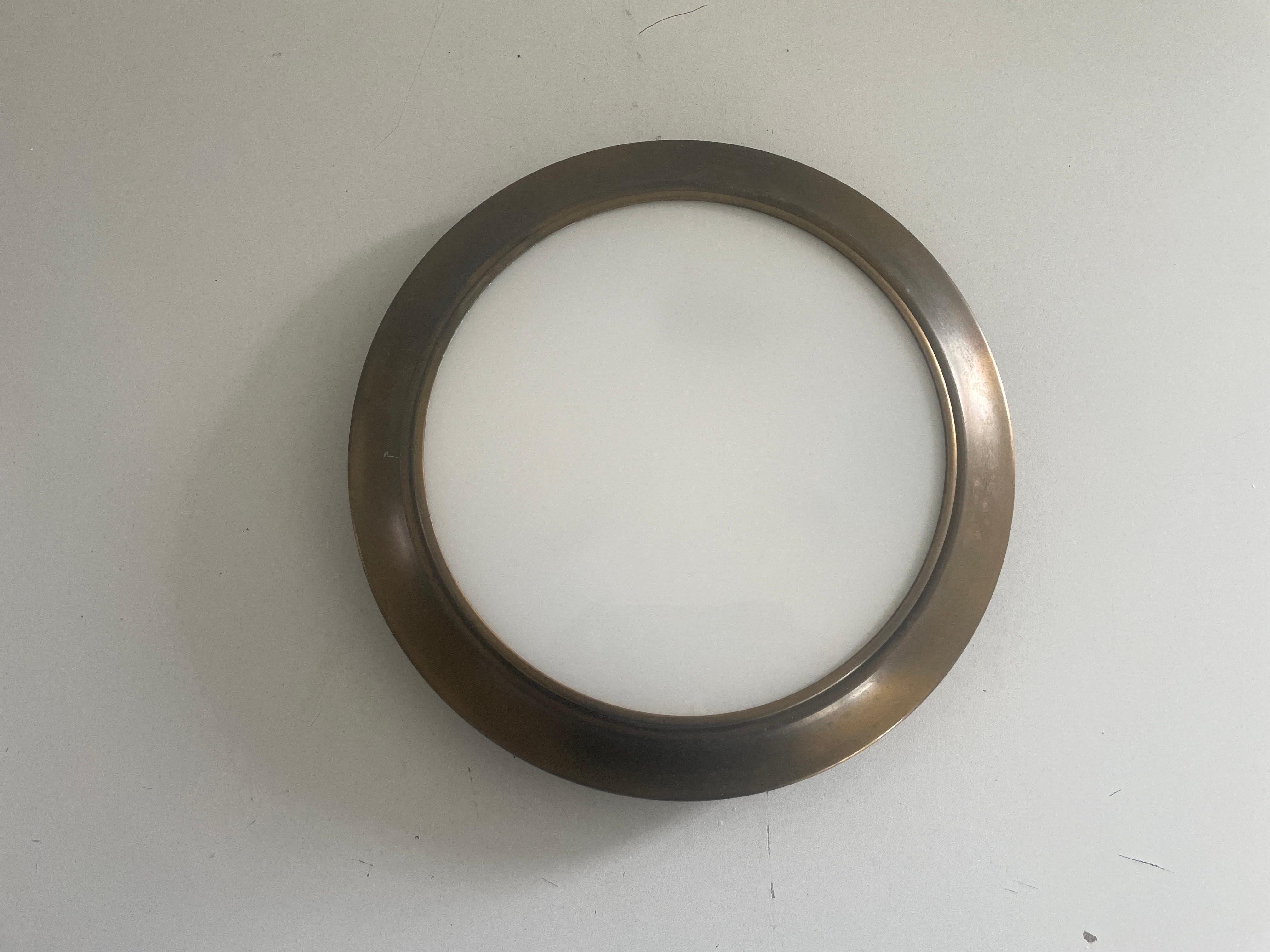 Lámpara empotrada redonda de cristal y marco de latón envejecido de Lumi, años 60, Italia en Excelente estado para la venta en Hagenbach, DE