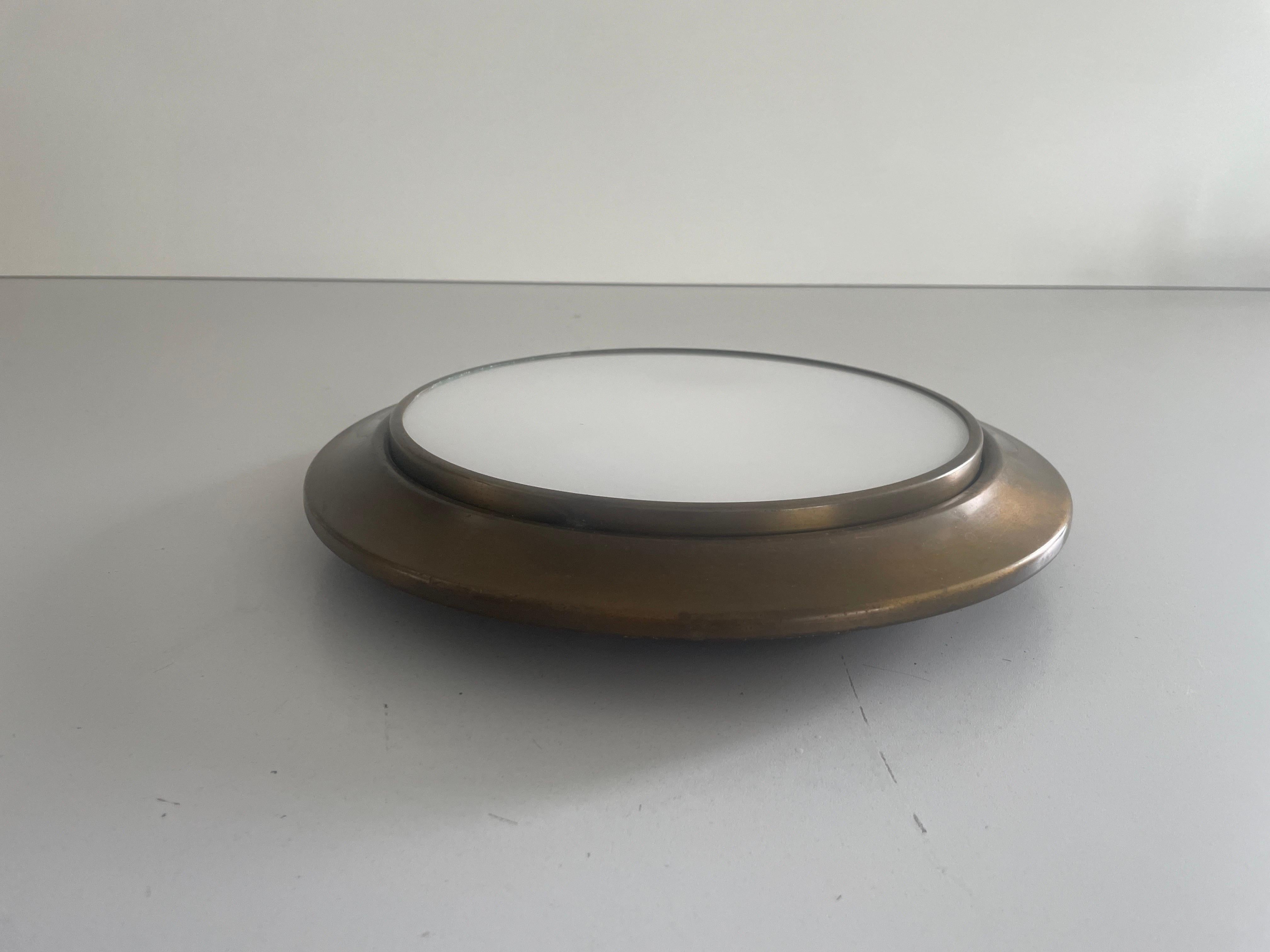 Lámpara empotrada redonda de cristal y marco de latón envejecido de Lumi, años 60, Italia mediados del siglo XX en venta