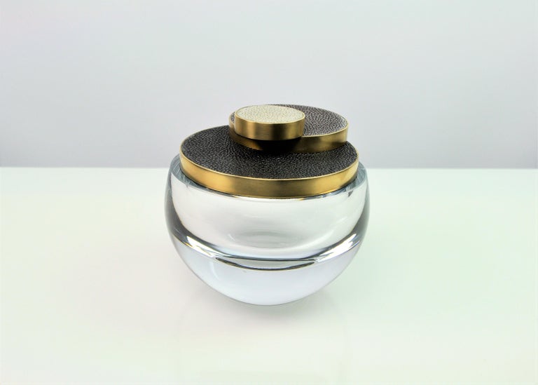 This round glass box has a lid made of shagreen, surrounded with brushed brass trims. 
The circle design decor reminds the great Art deco period with a modern look.
The handmade base is made of a thick glass.

The dimensions of this piece are D
