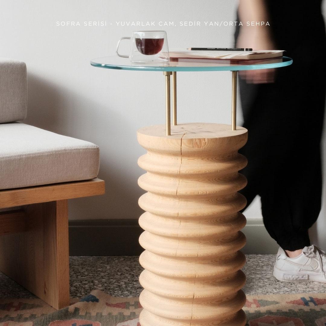 Table d'appoint/café ronde en verre et cèdre - SOFRA Neuf - En vente à Orlando, FL