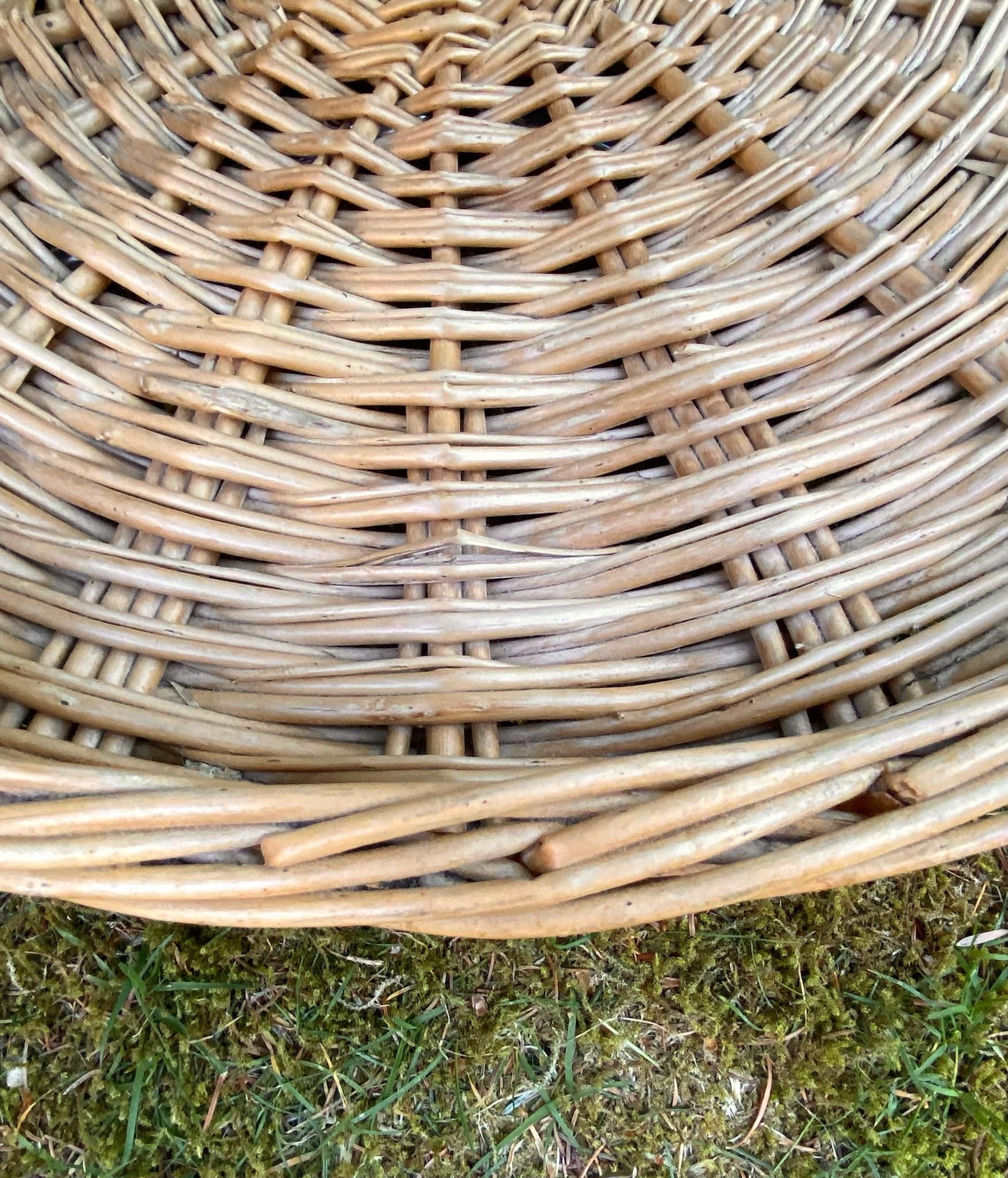 Metal Round Glass Coffee Table with Wicker Magzine Rack, 1960s For Sale