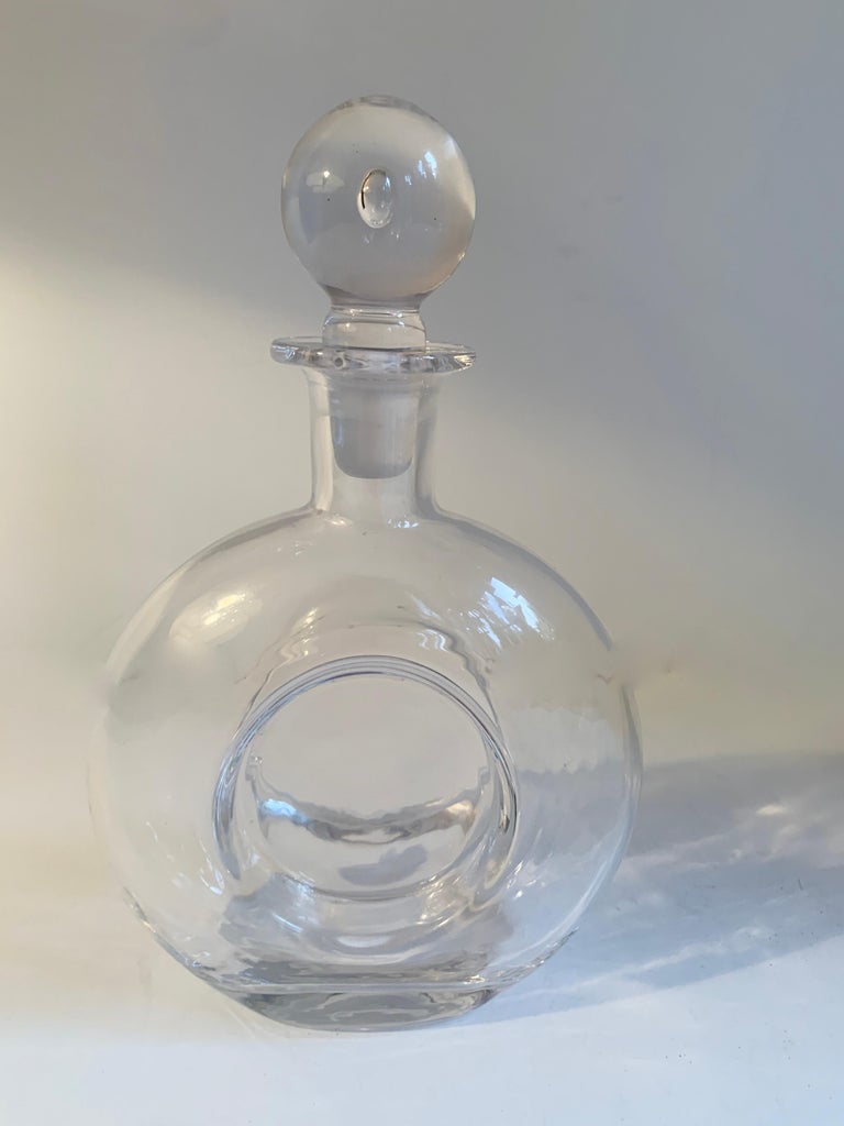 Round Glass Decanter with Crystal Stopper In Good Condition For Sale In Los Angeles, CA