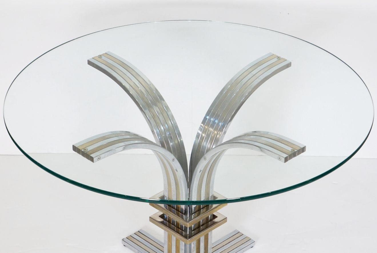 Moderne Table de salle à manger ronde en chrome et laiton d'Italie, Attrib. Romeo Rega en vente