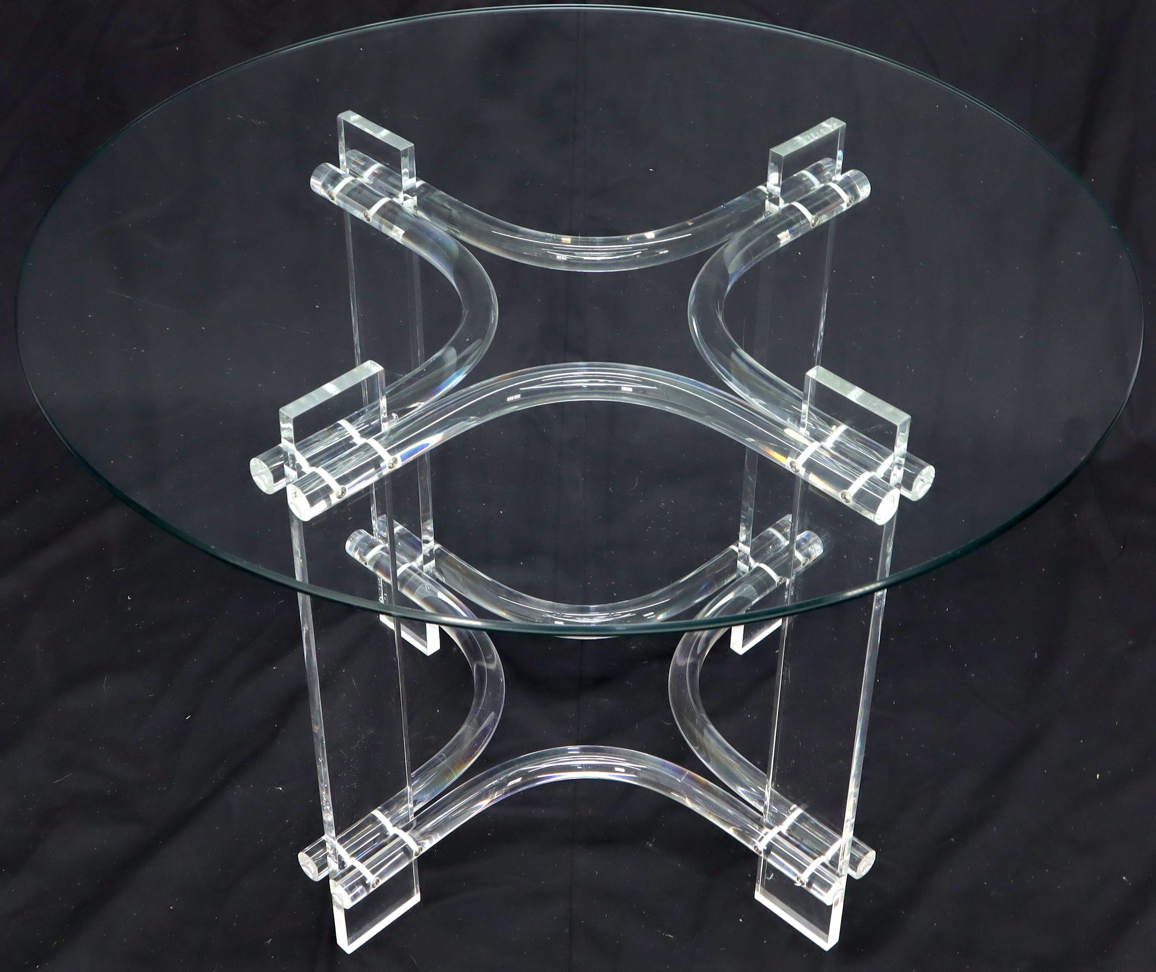 round dinette tables
