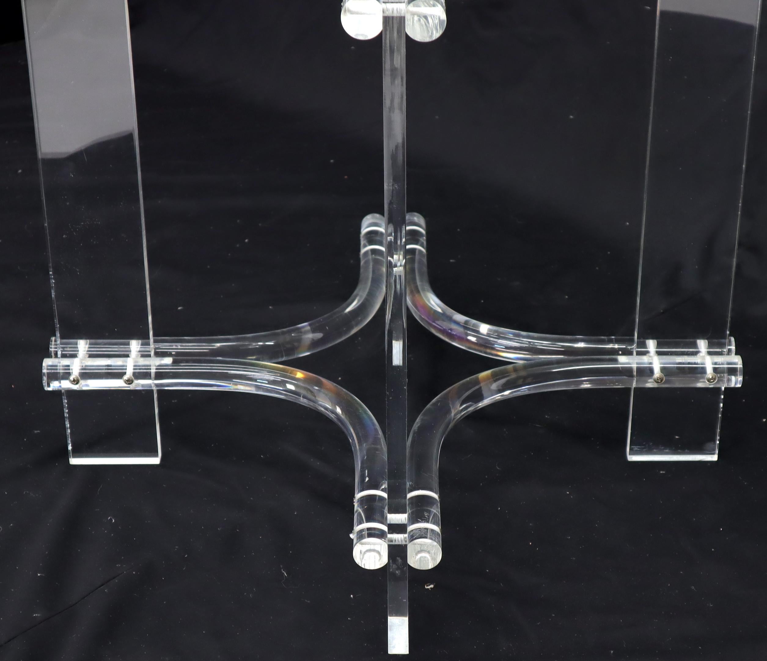 Round Glass Top Lucite Base Dining Dinette Table In Excellent Condition In Rockaway, NJ