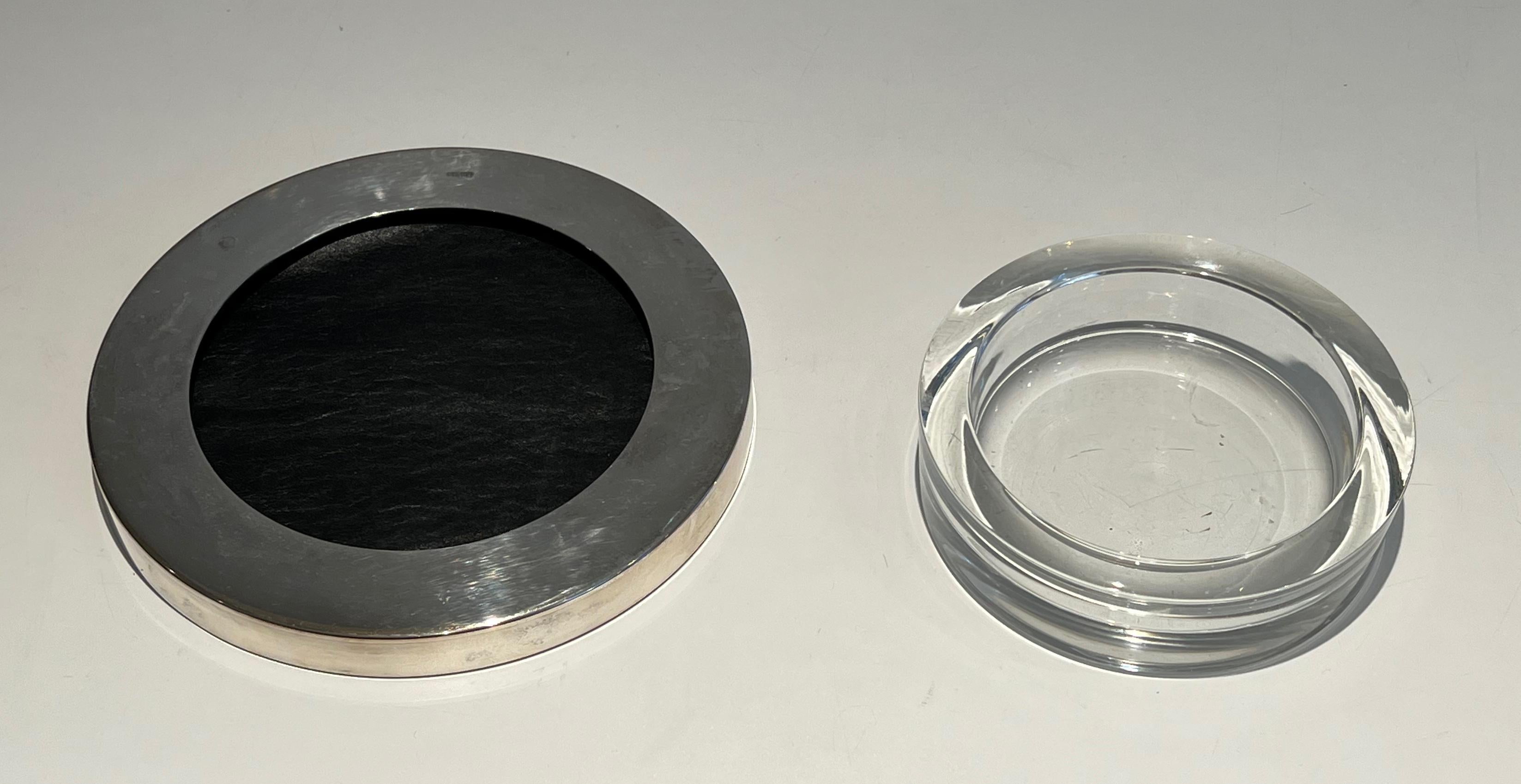 This round vide-poche is made of glass on a chromed base. This is a French Work. Circa 1970