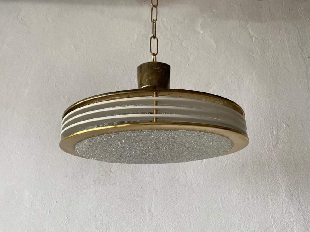 Round glass & white/gold metal ceiling lamp by Doria, 1960s, Germany

Mid-Century Modern pendant lamp

Lampshade is in very good vintage condition.

This lamp works with E27 light bulb. Max 100W
Wired and suitable to use with 220V and 110V