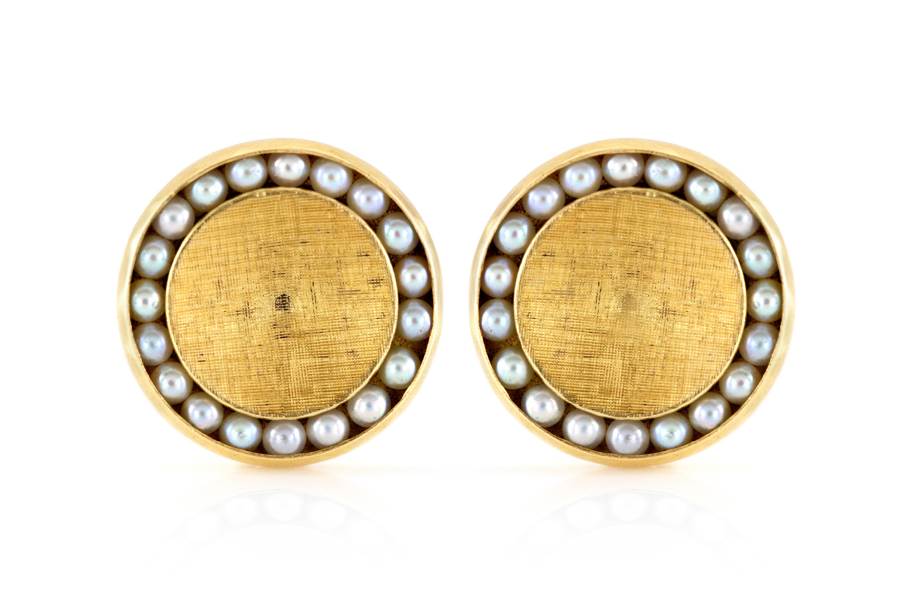 Cufflinks finely crafted in 14k yellow gold, weighing 12 dwt., size of each cufflink is 1.15 inch. Circa 1960.